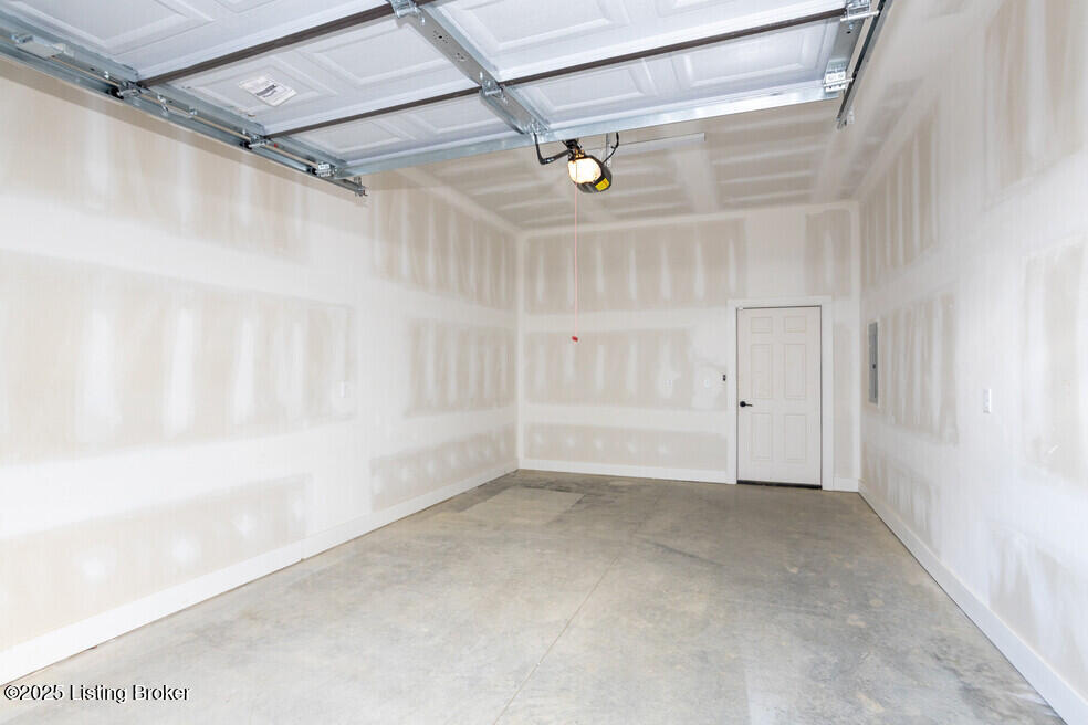 717 Lynn Property Photo 13