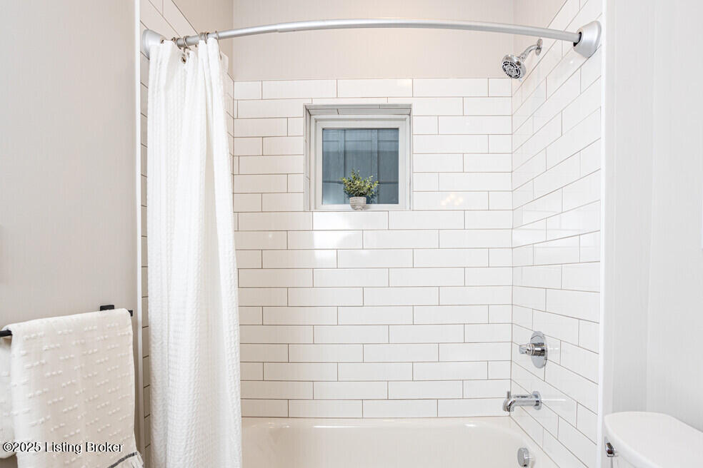 717 Lynn Property Photo 17