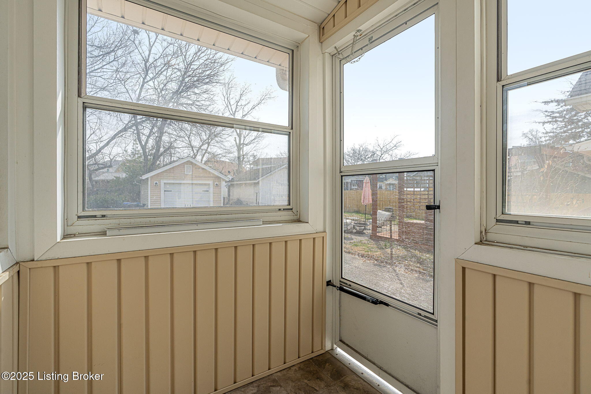 2027 Alexander Ave Property Photo 25
