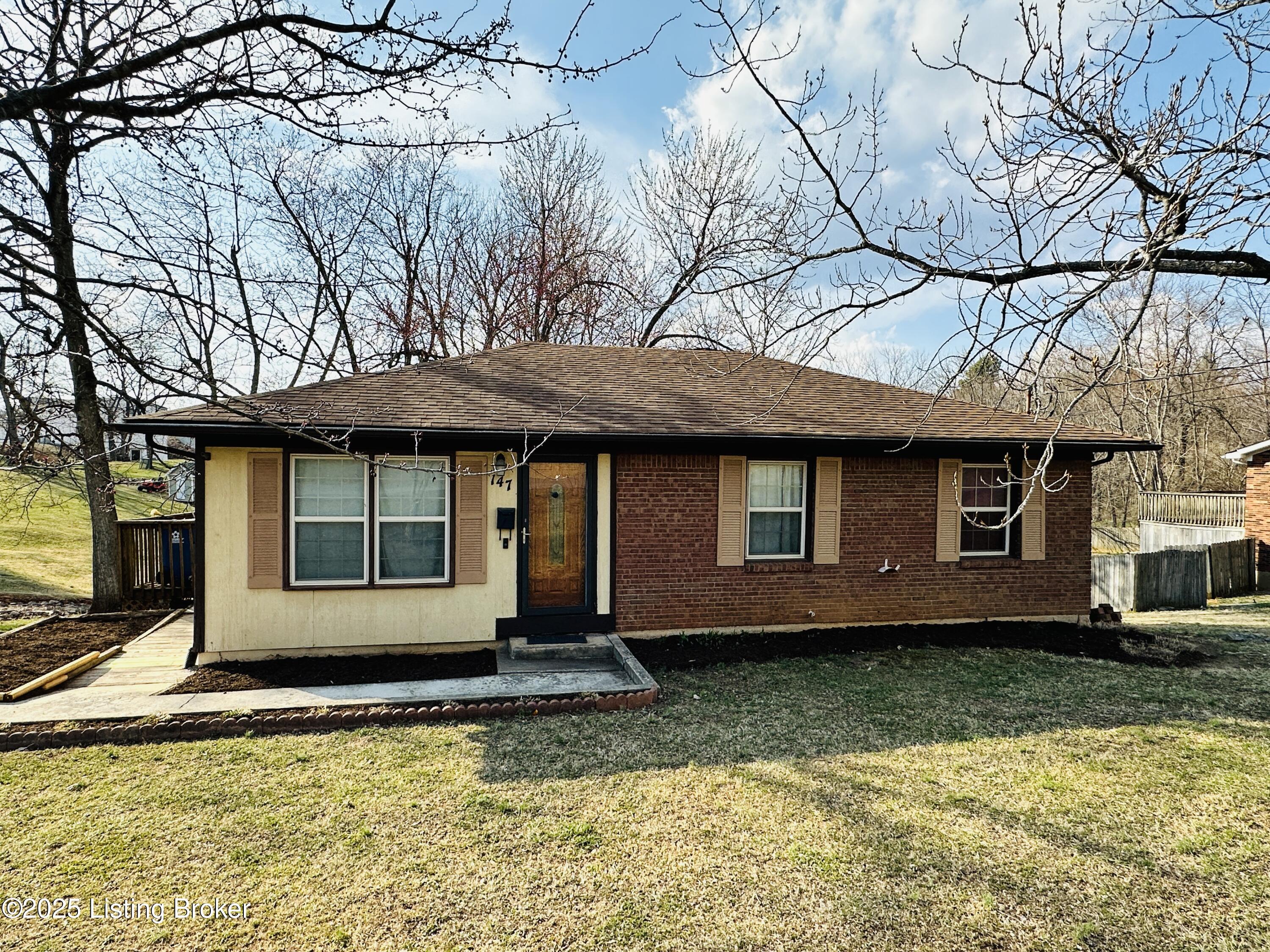 147 Lakeview Dr Property Photo 1