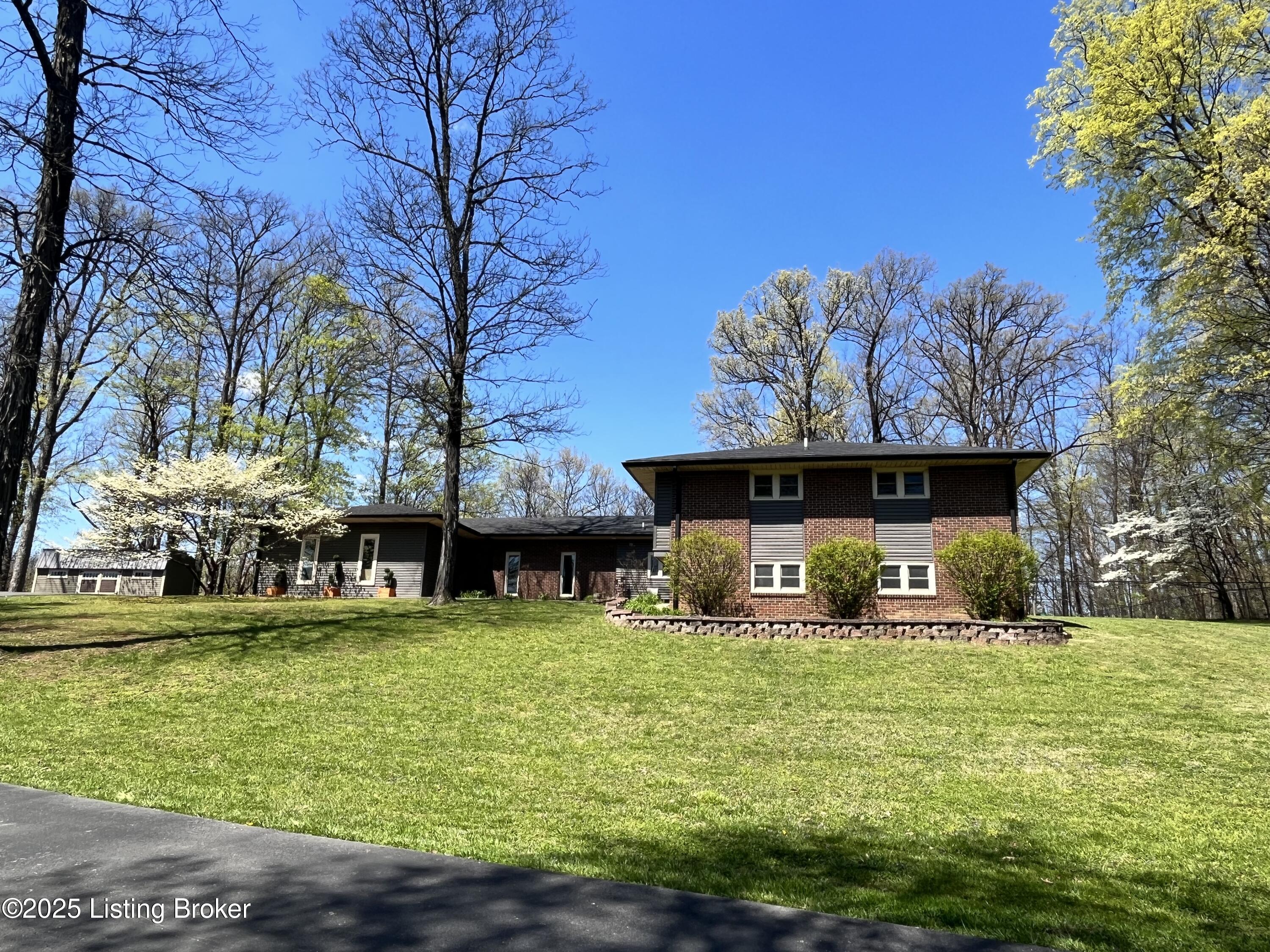 3140 Yorkshire Dr Property Photo 1