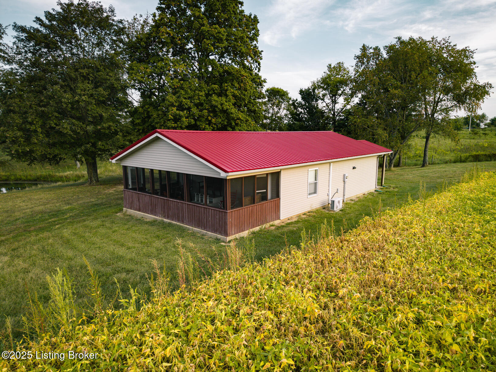 5976 Eminence Pike Property Photo 3