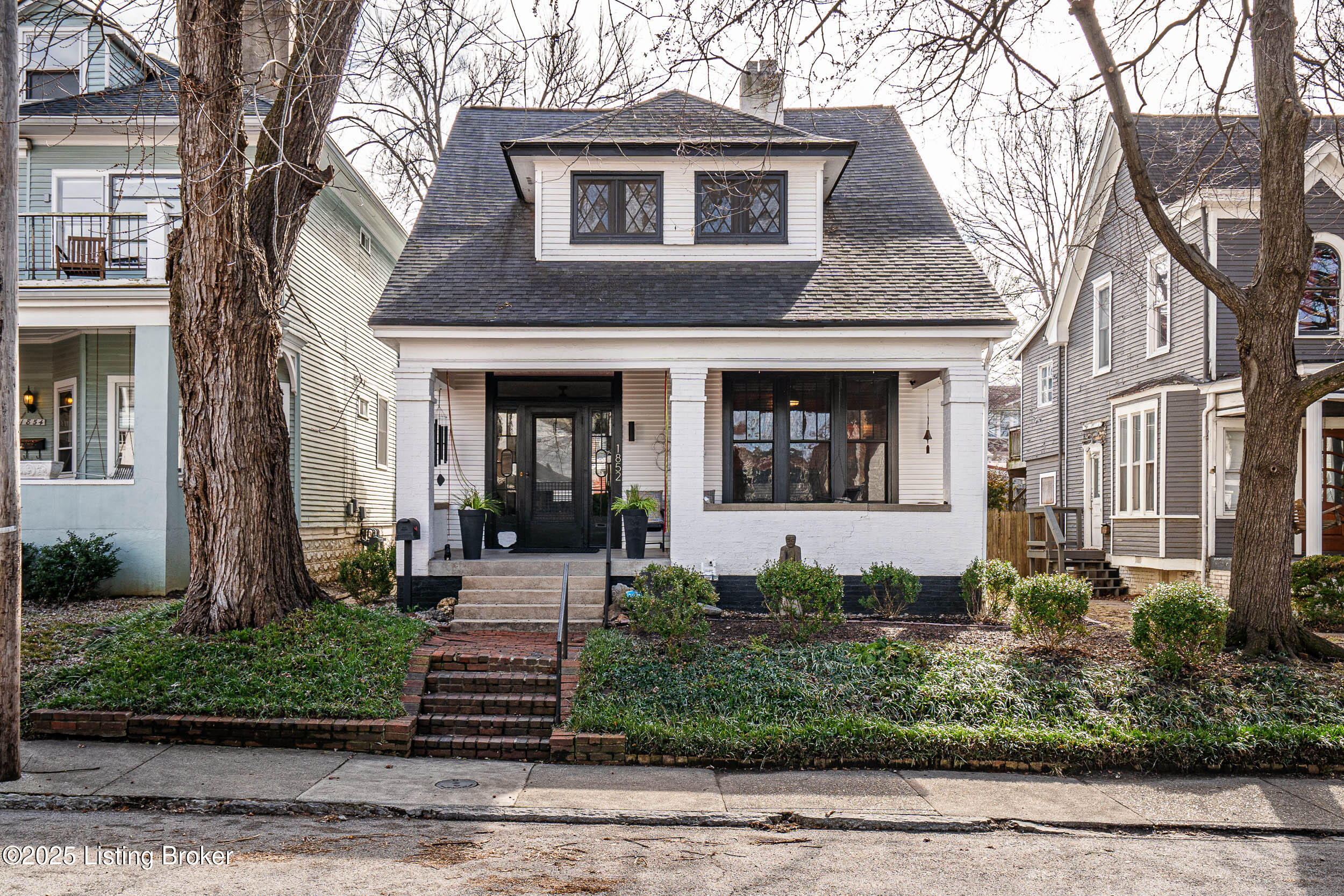 1852 Edgeland Ave Property Photo 1