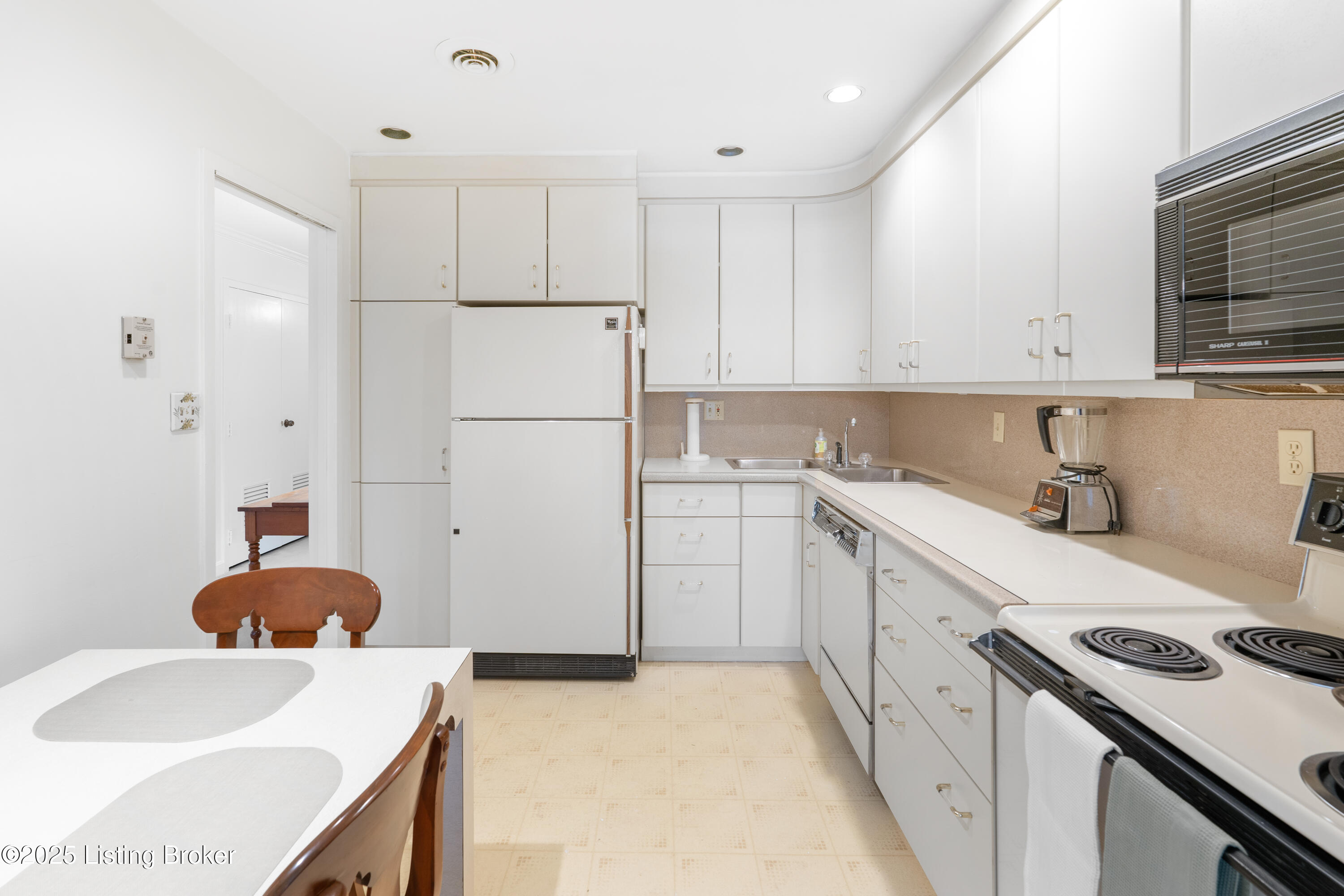 1611 Spring Dr, Apt 3c Property Photo 13