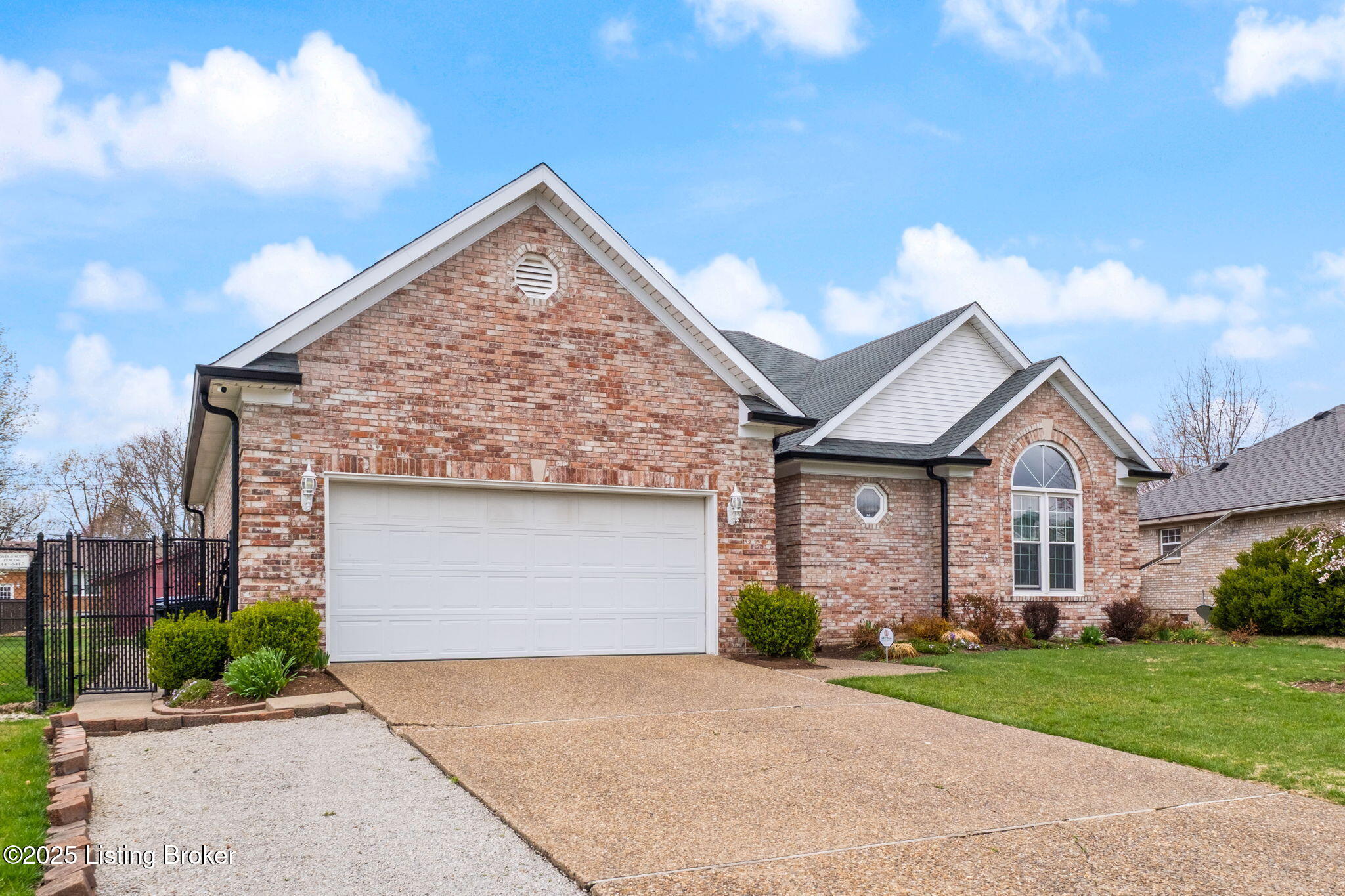 5008 Hunters Point Cir Property Photo 1
