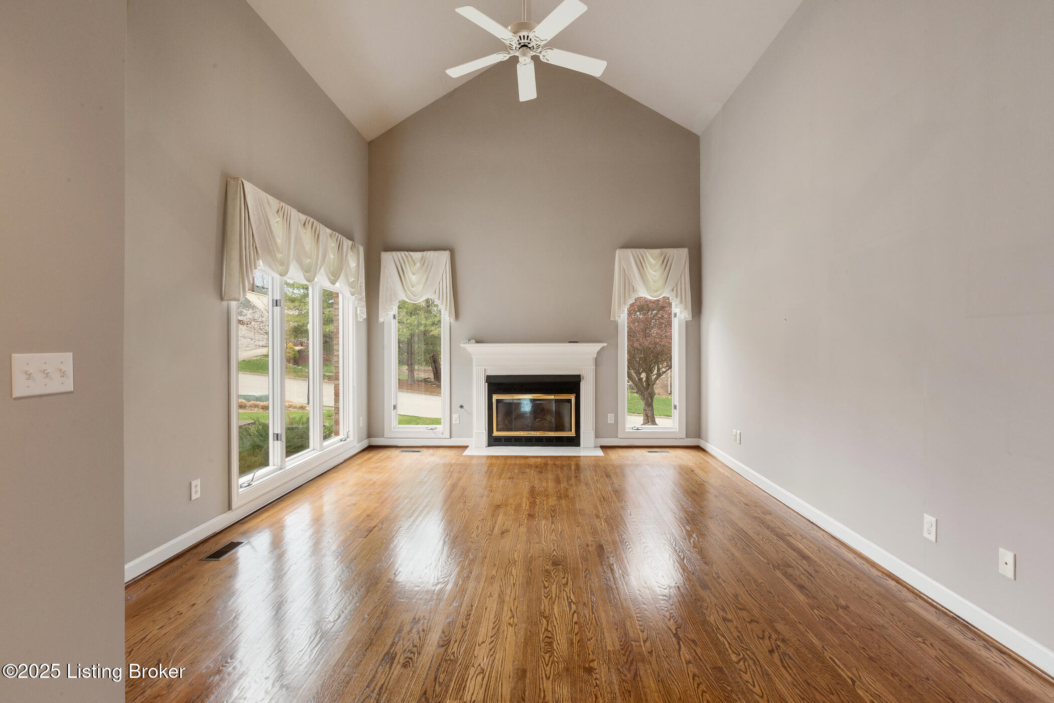 7808 Grenoble Ln Property Photo 9