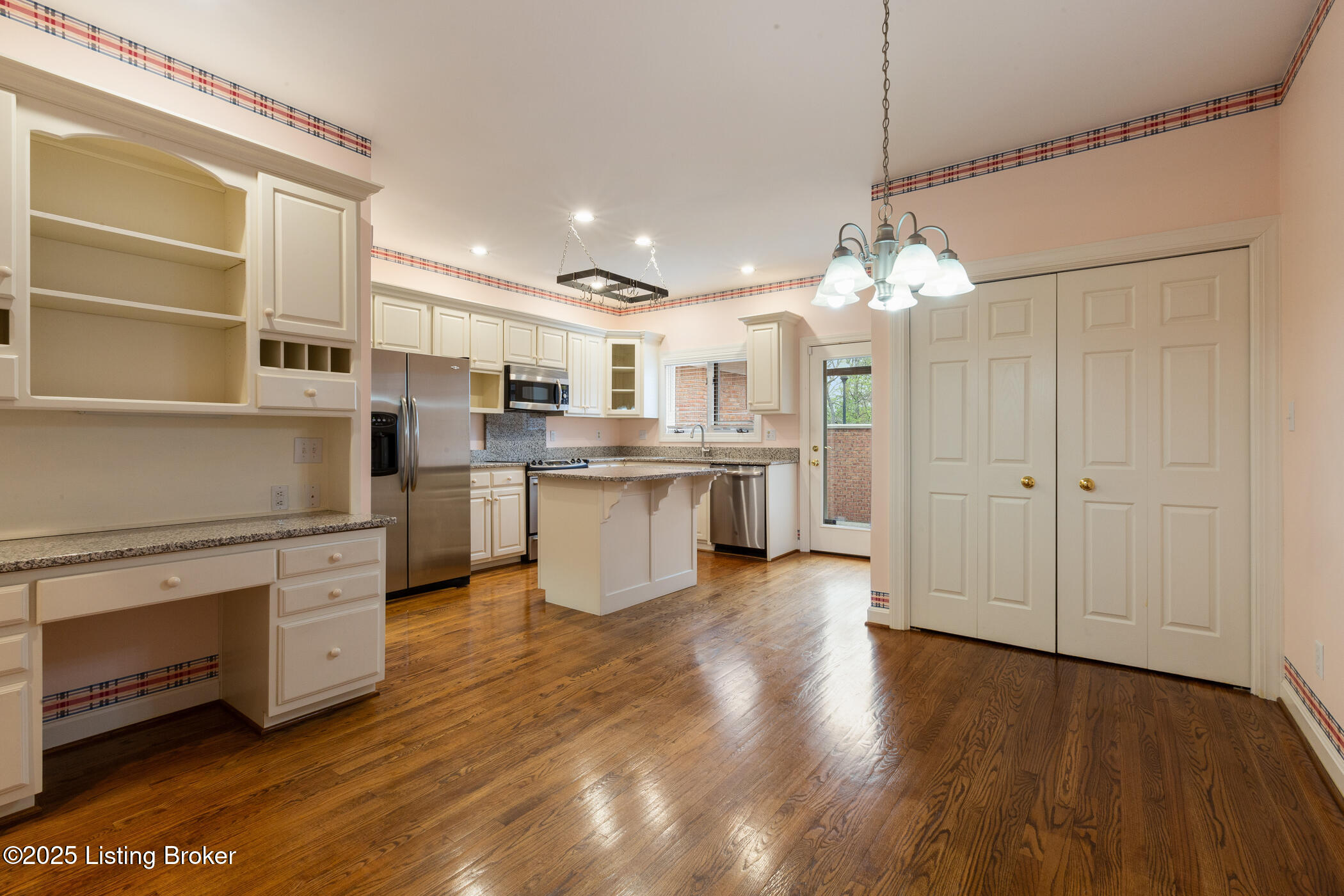 7808 Grenoble Ln Property Photo 23