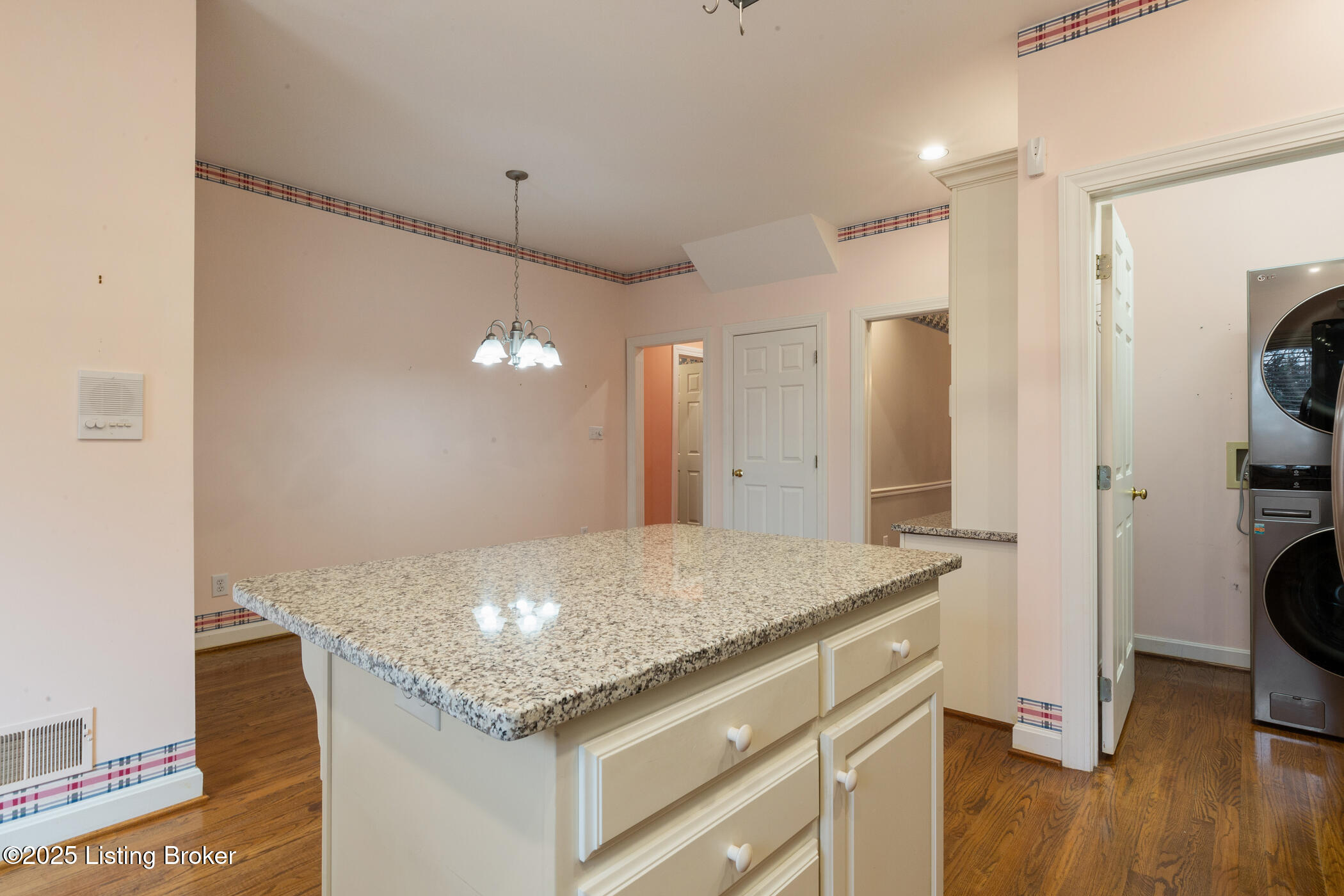 7808 Grenoble Ln Property Photo 26