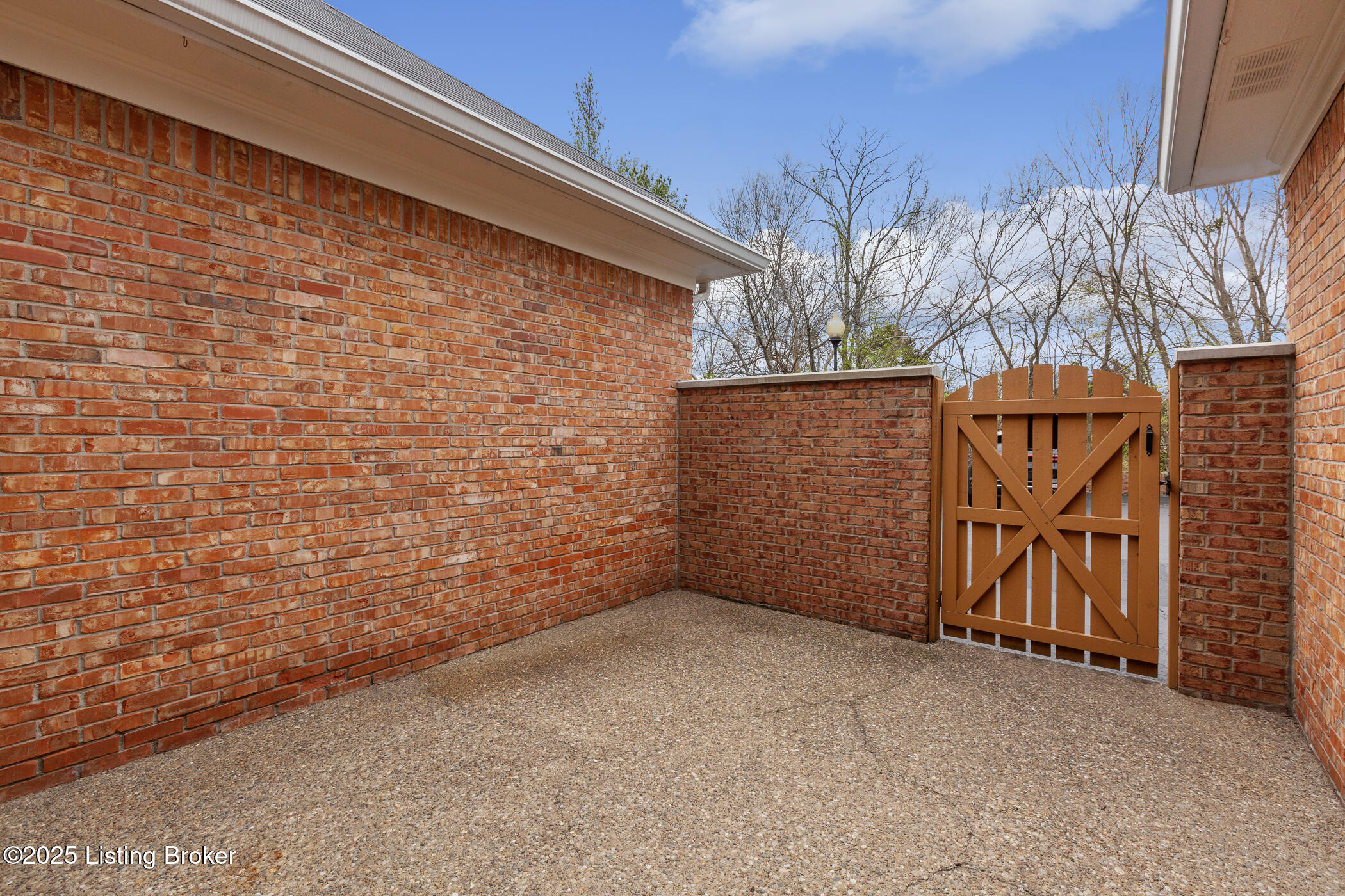 7808 Grenoble Ln Property Photo 32