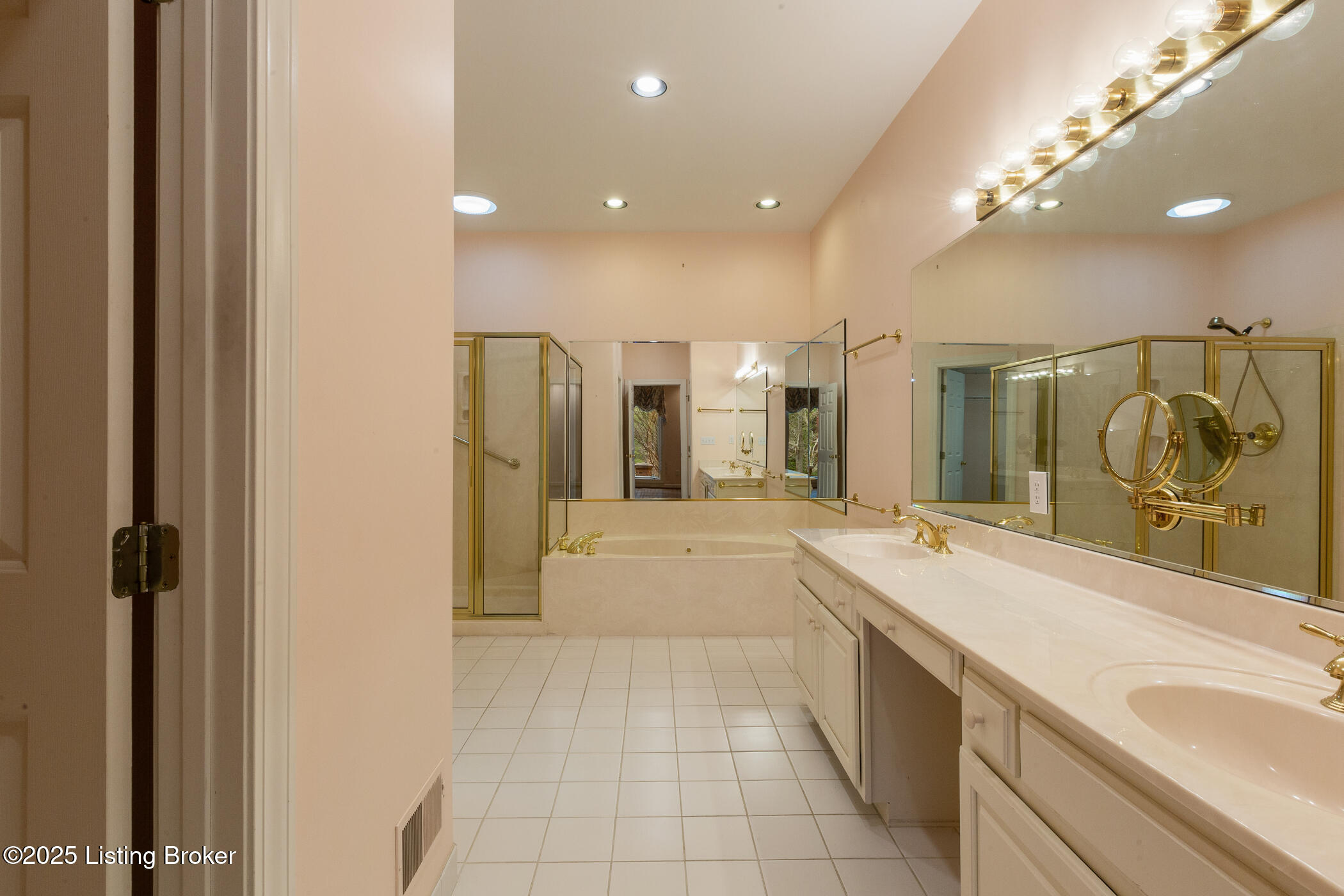 7808 Grenoble Ln Property Photo 39