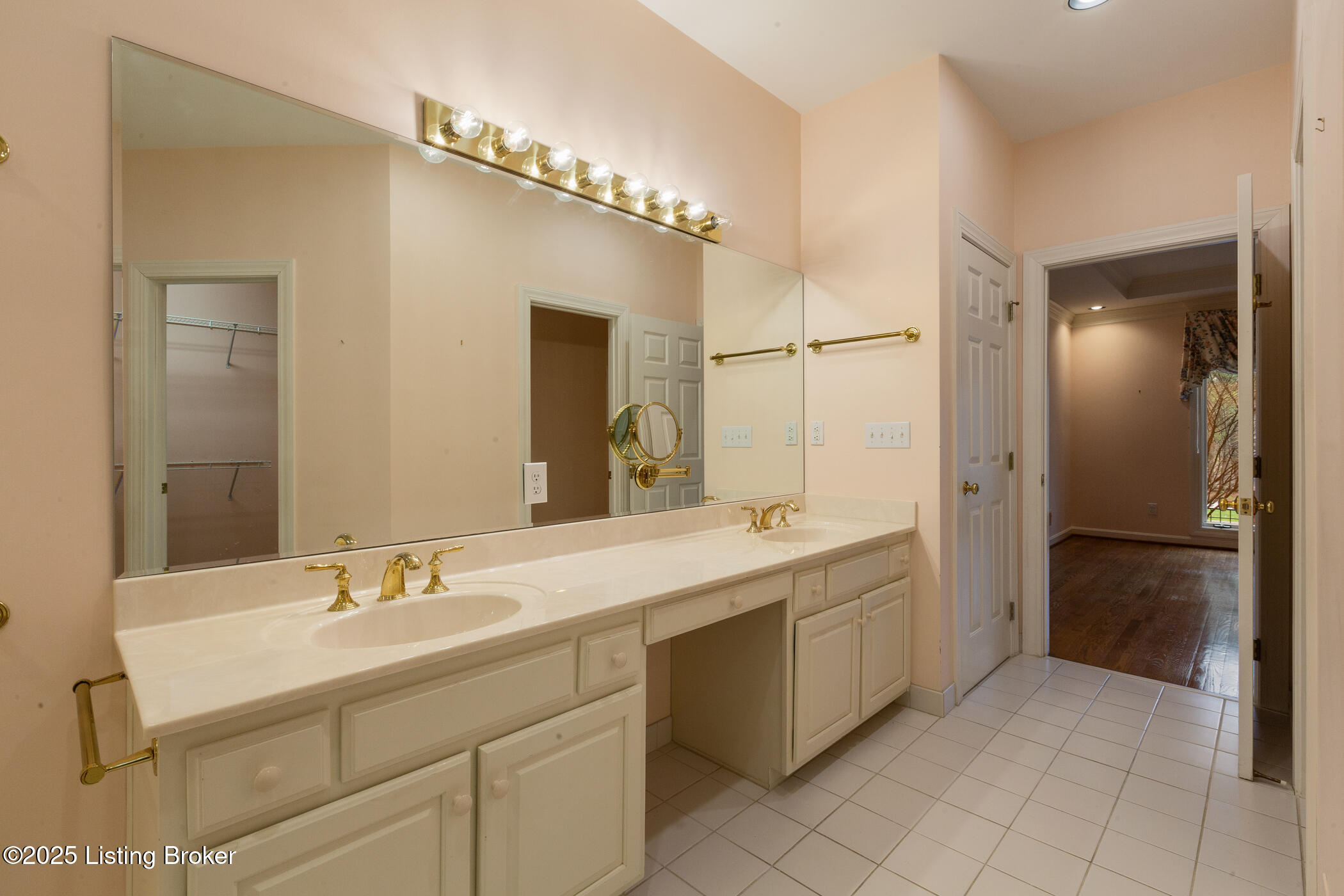 7808 Grenoble Ln Property Photo 46
