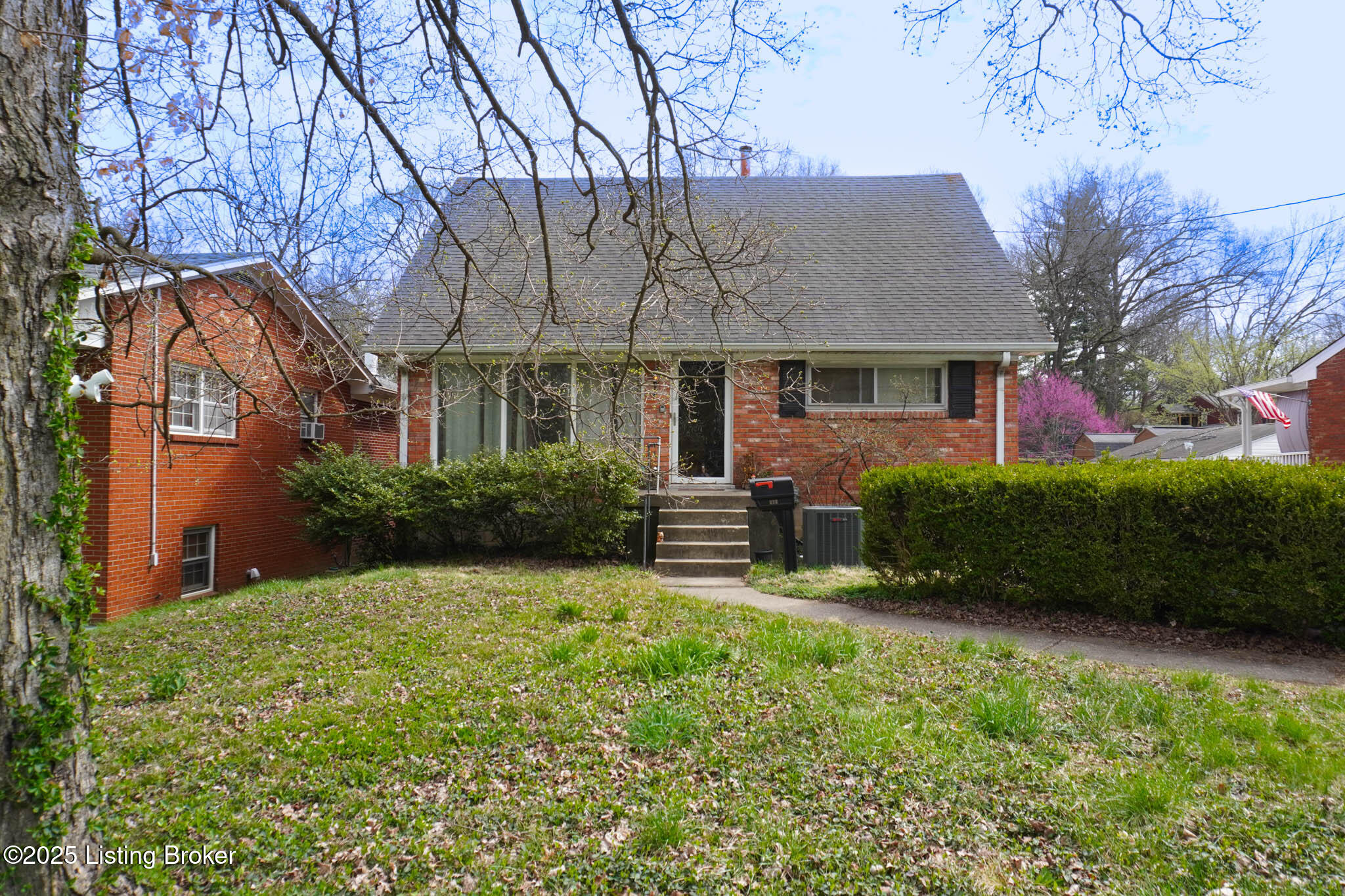 221 Blackburn Ave Property Photo 1
