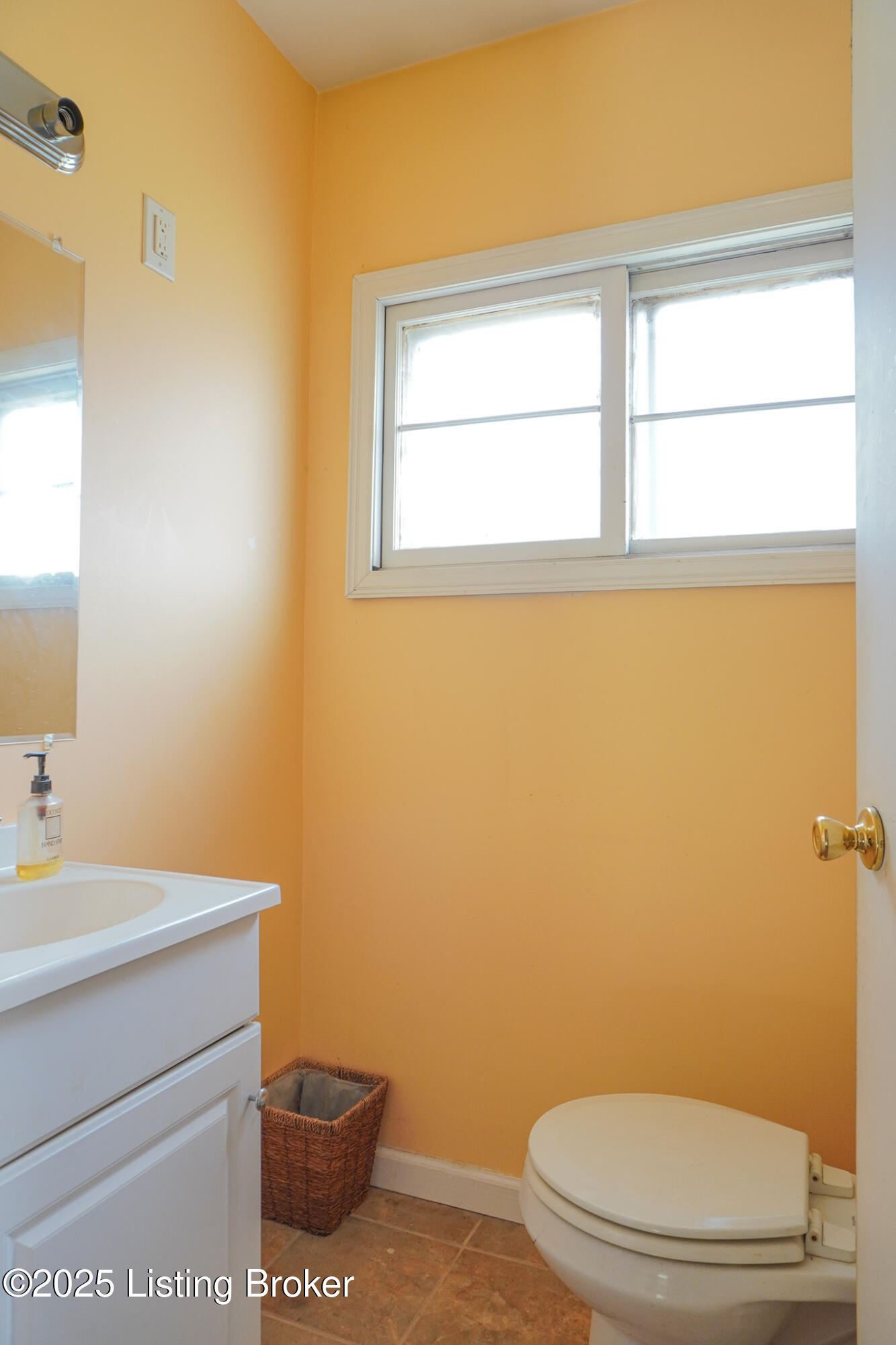 221 Blackburn Ave Property Photo 25