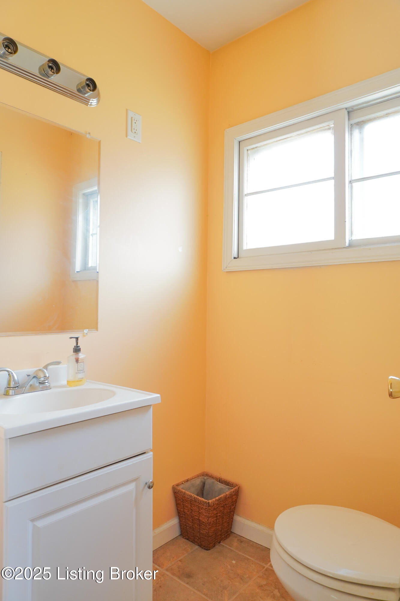 221 Blackburn Ave Property Photo 26