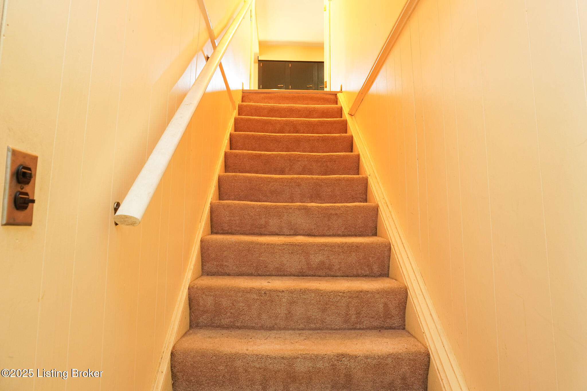 221 Blackburn Ave Property Photo 31