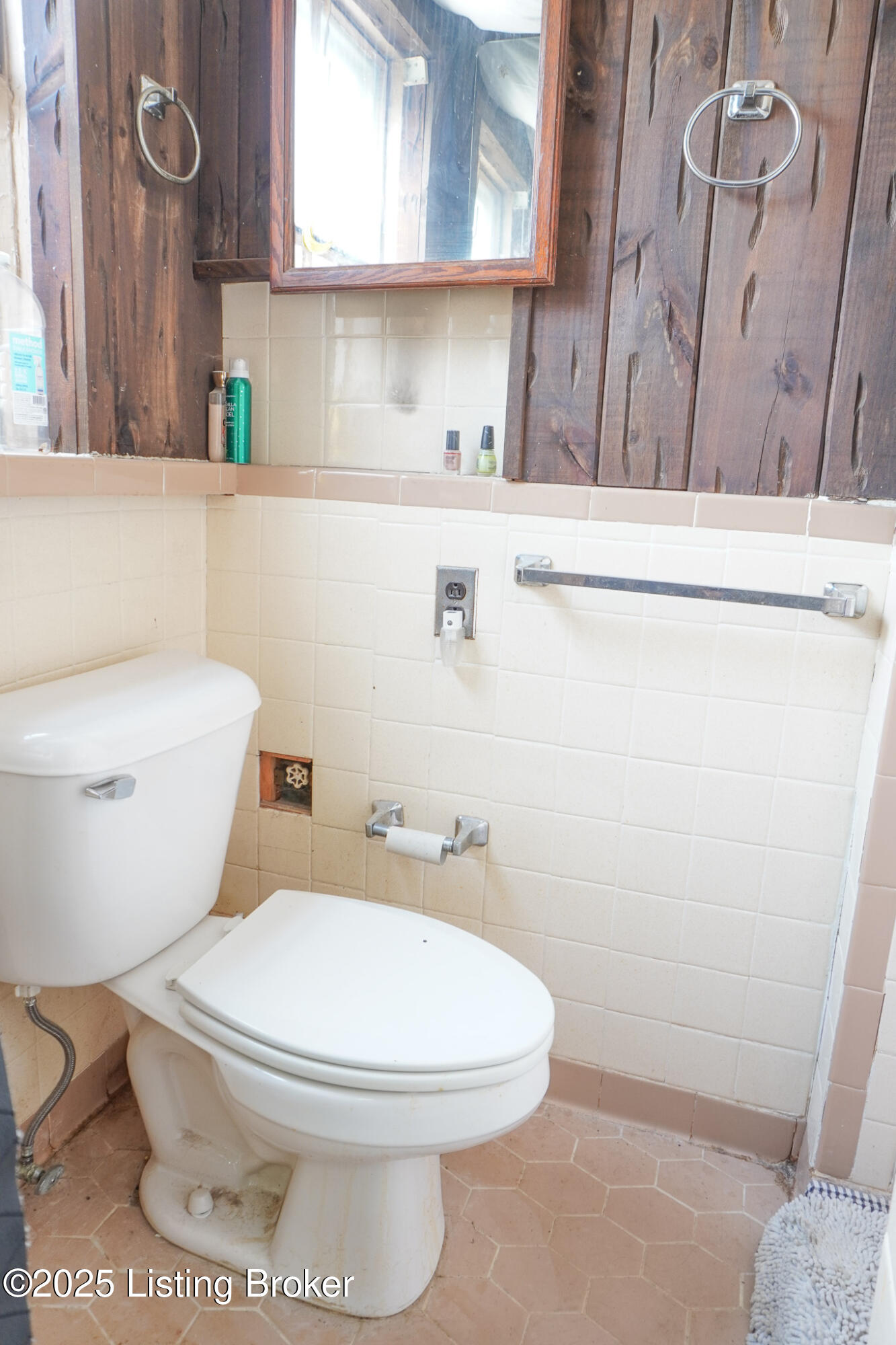 221 Blackburn Ave Property Photo 37