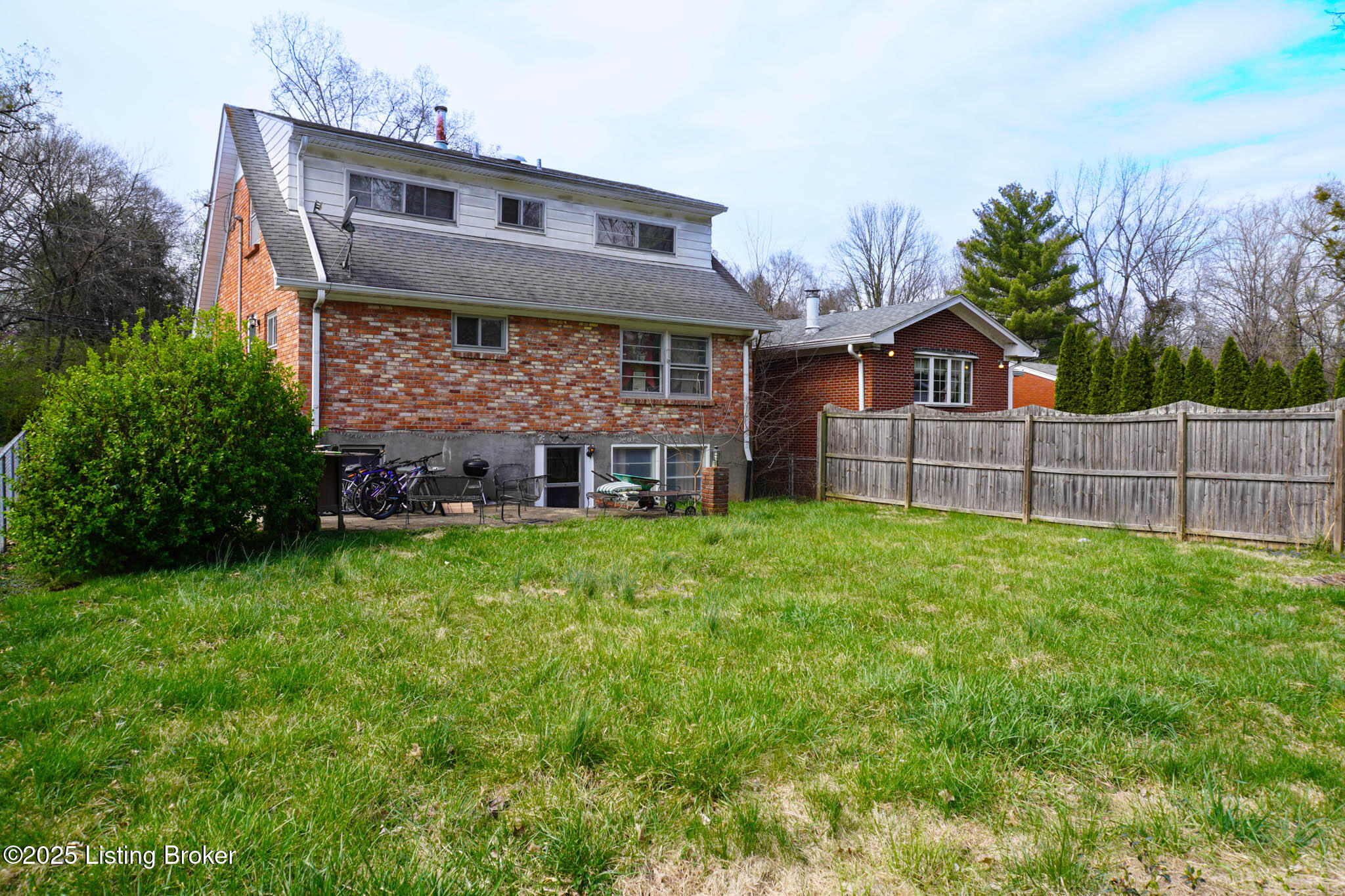 221 Blackburn Ave Property Photo 47