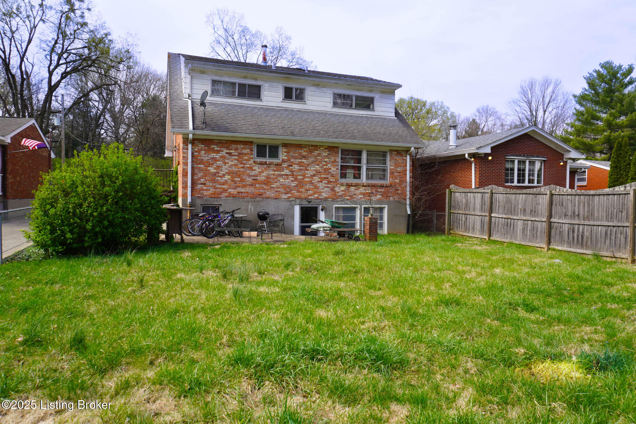 221 Blackburn Ave Property Photo 48