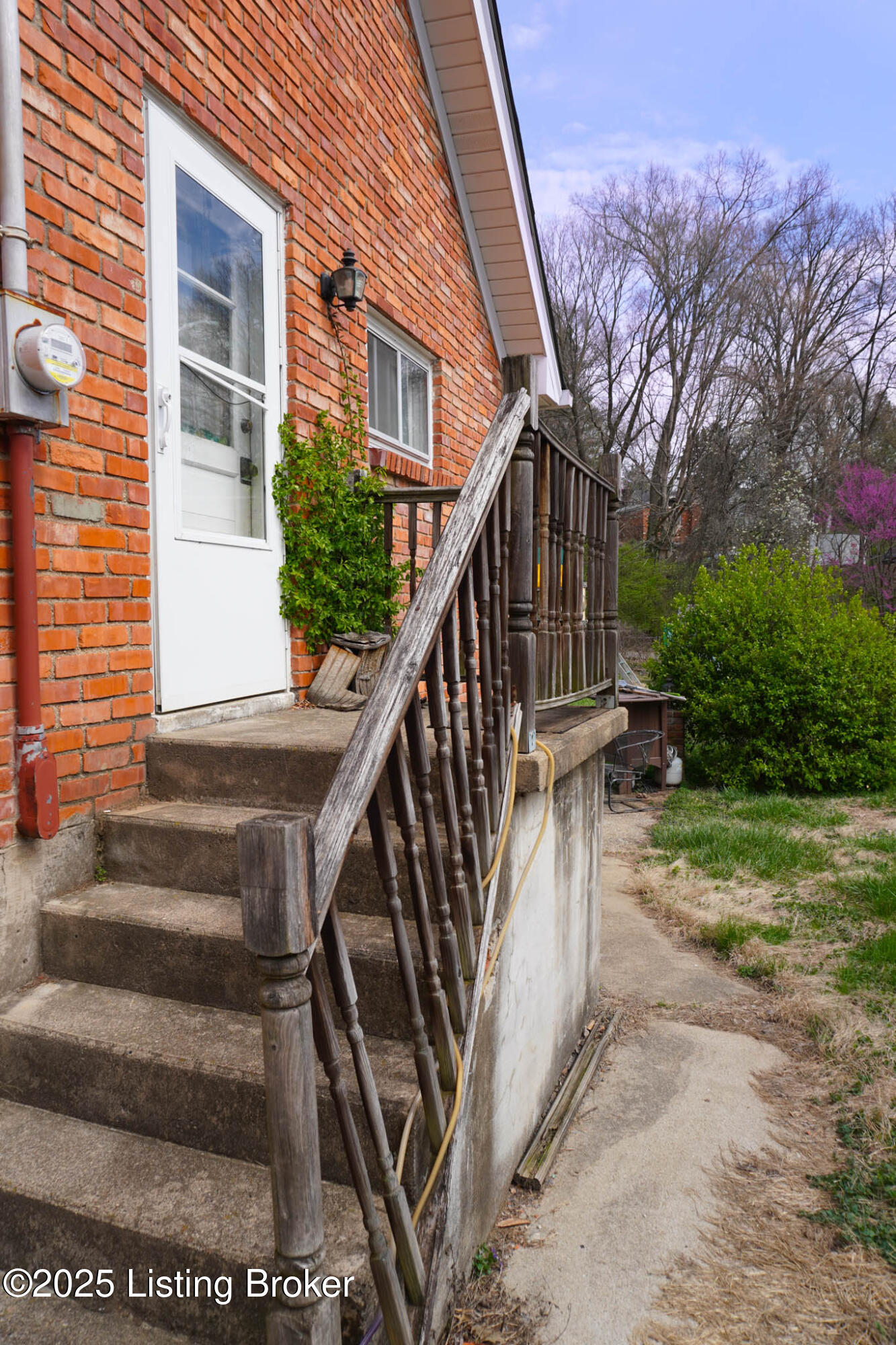 221 Blackburn Ave Property Photo 49