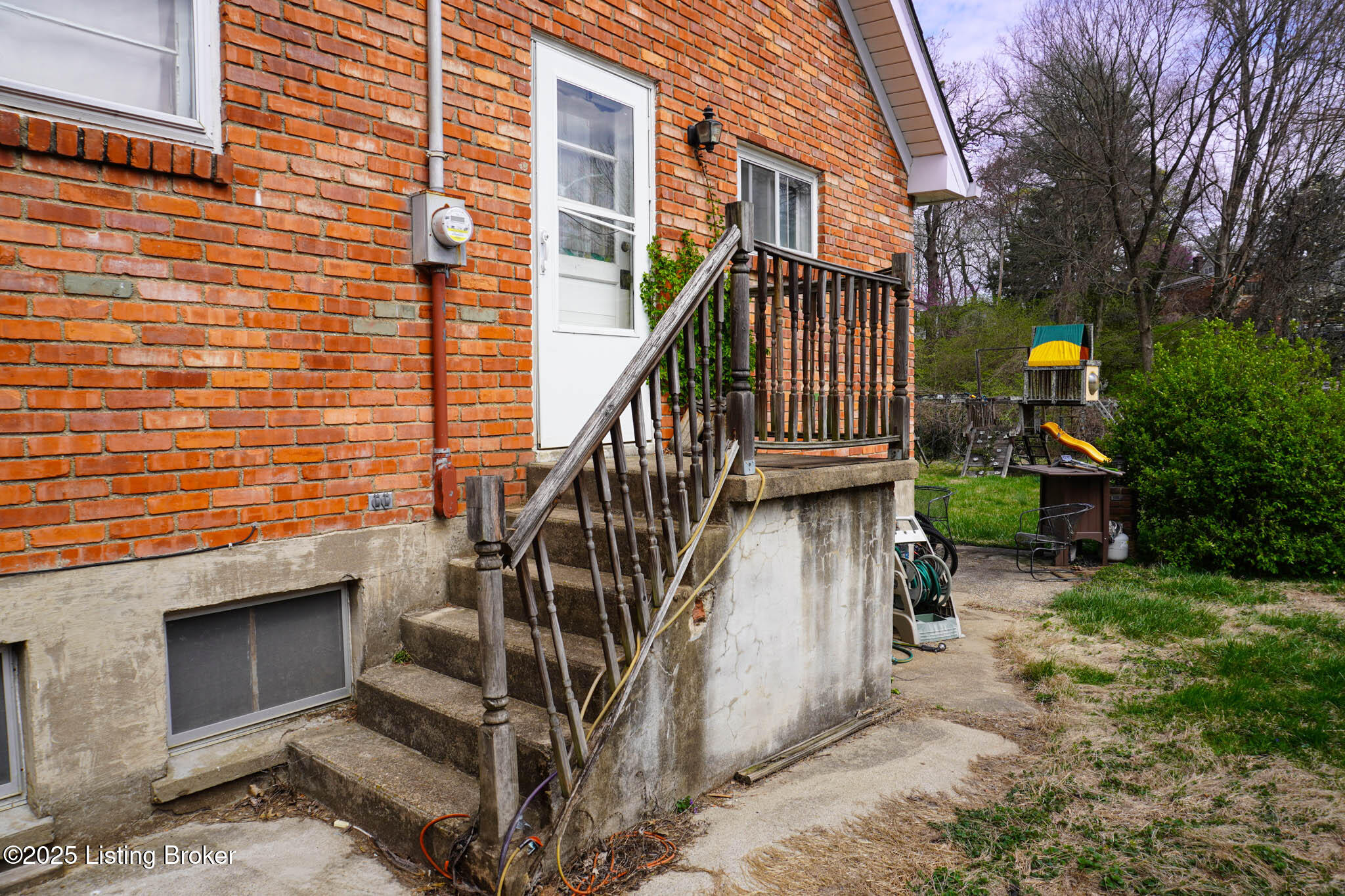 221 Blackburn Ave Property Photo 50