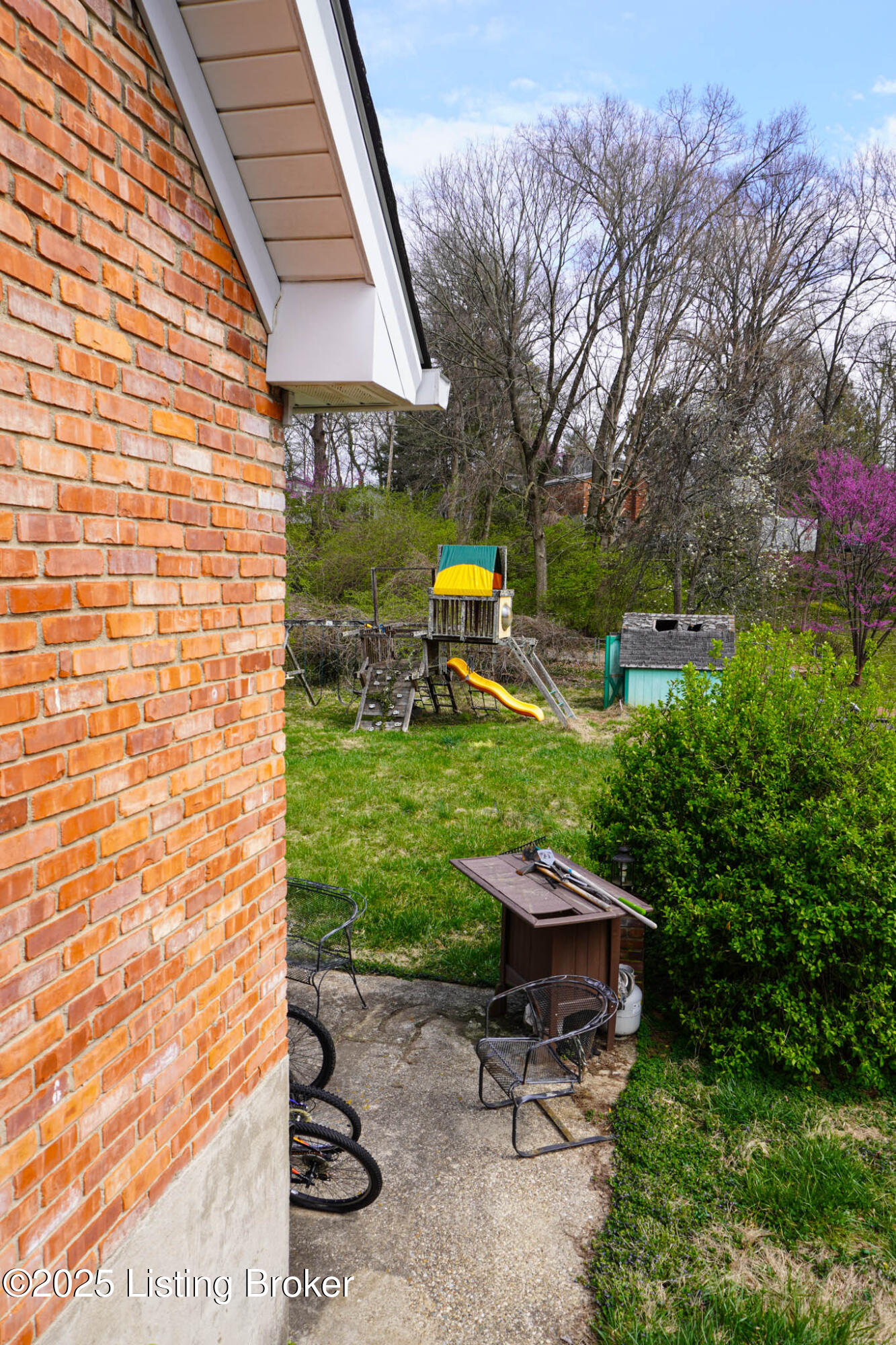 221 Blackburn Ave Property Photo 51