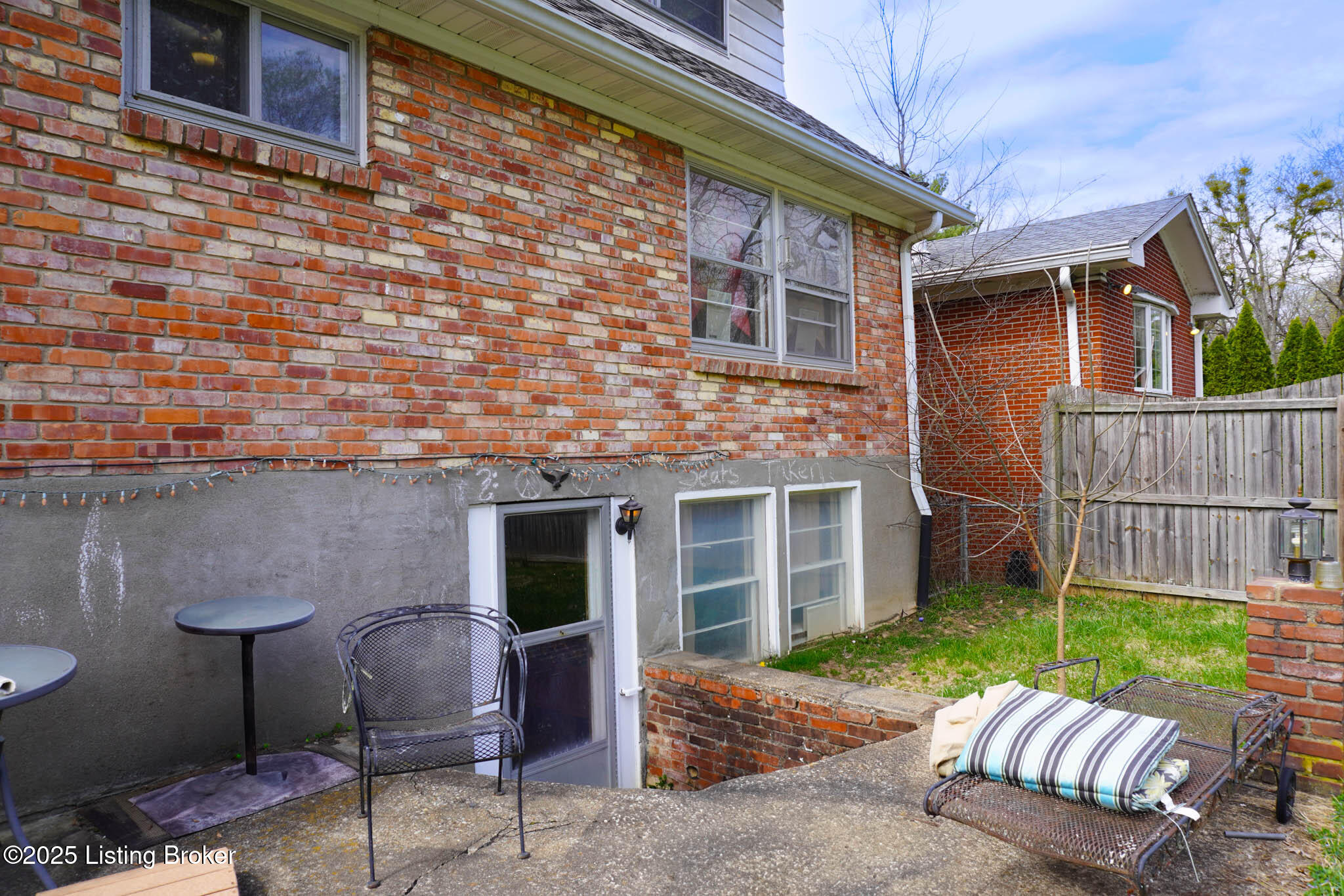 221 Blackburn Ave Property Photo 52