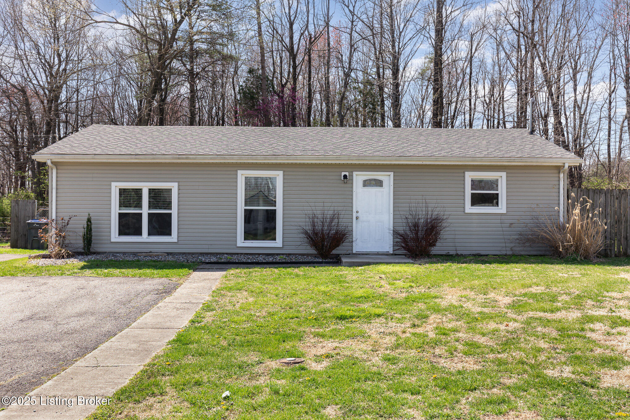 221 Melody Ln Property Photo 1