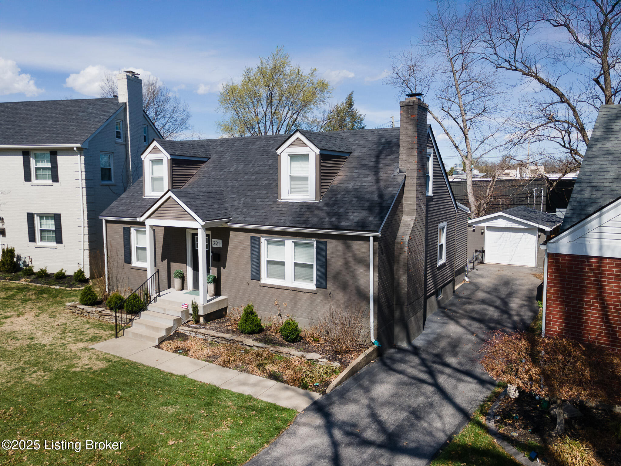 221 Norbourne Blvd Property Photo 1