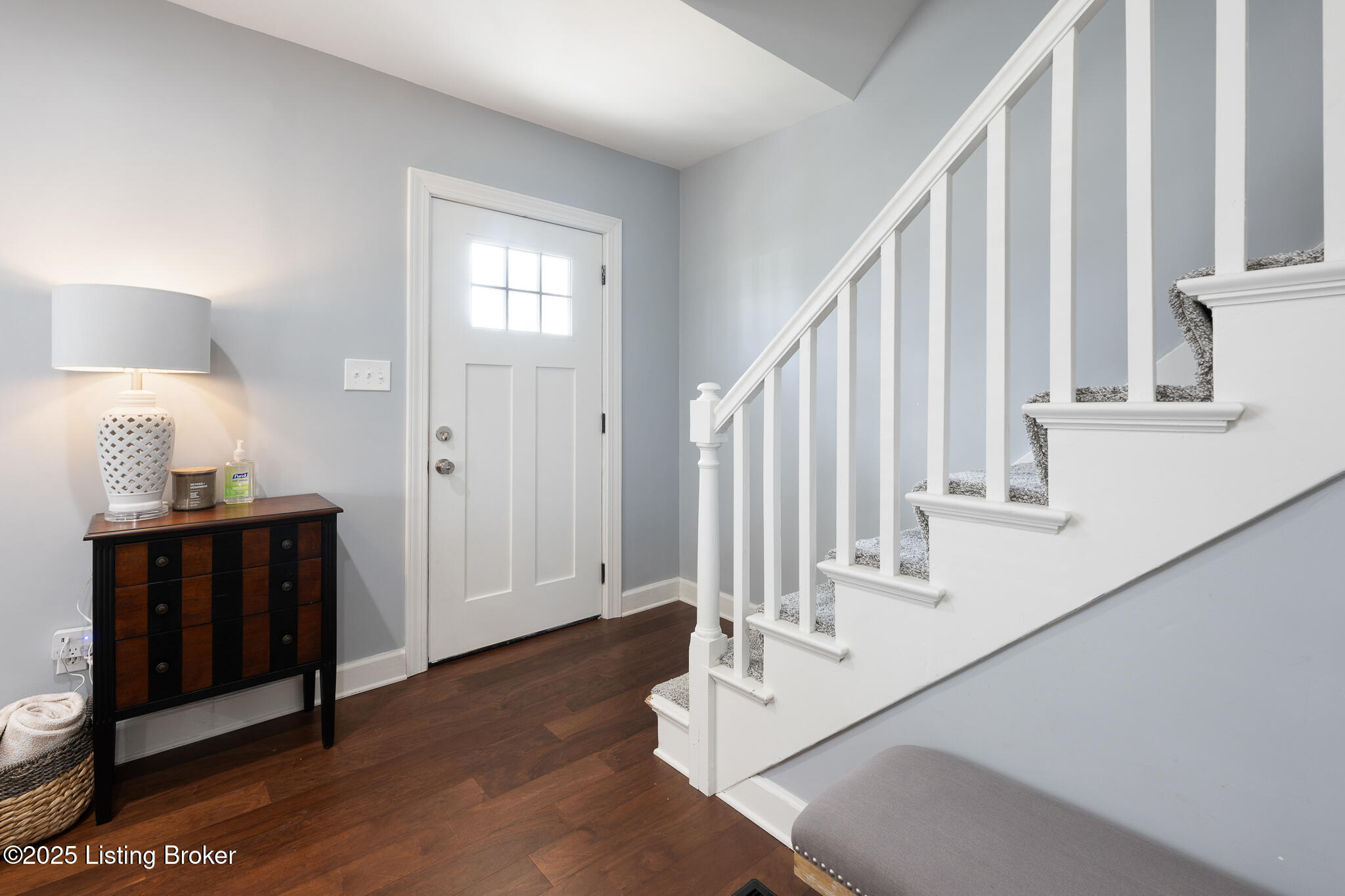 221 Norbourne Blvd Property Photo 2