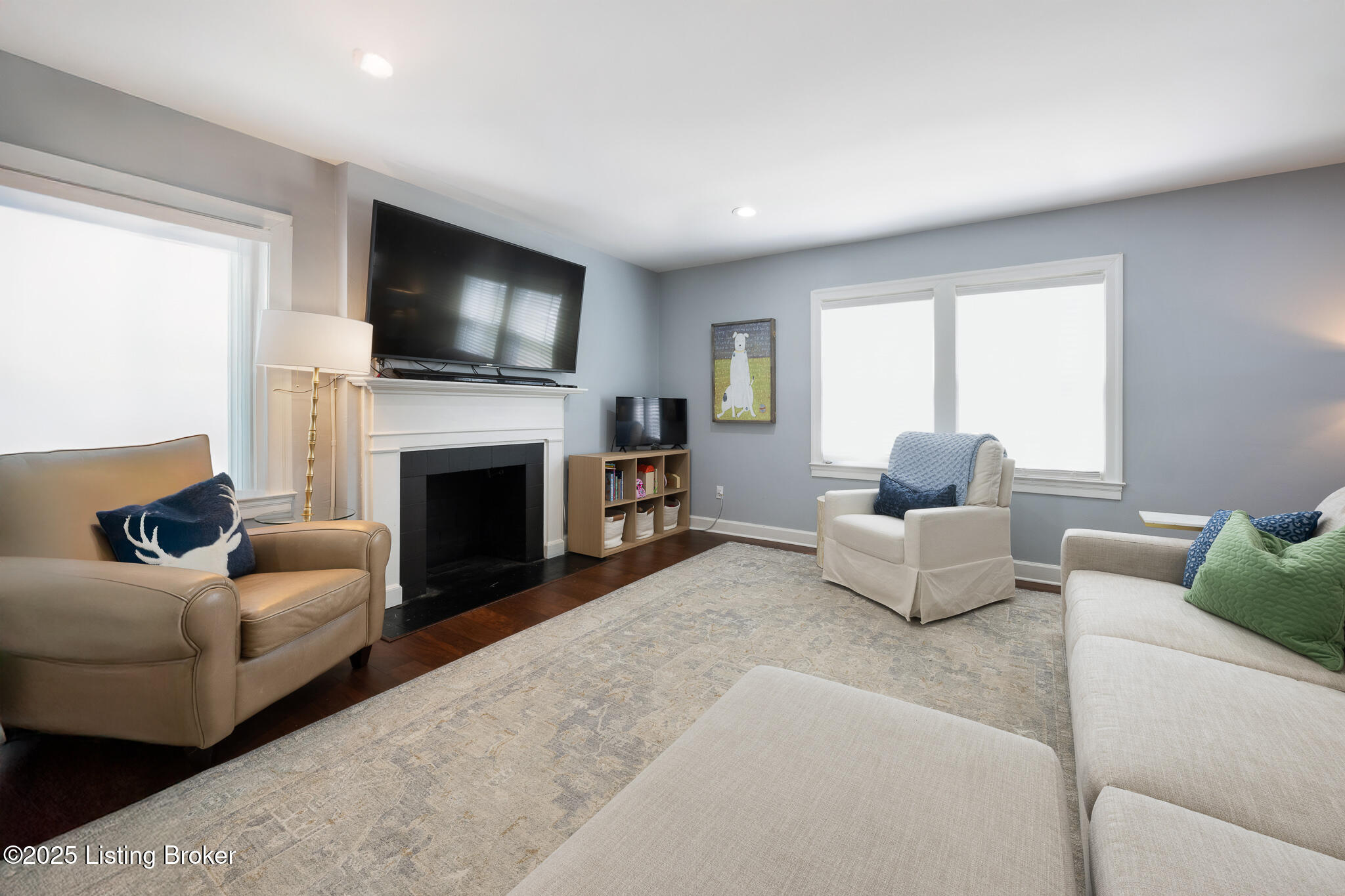 221 Norbourne Blvd Property Photo 3