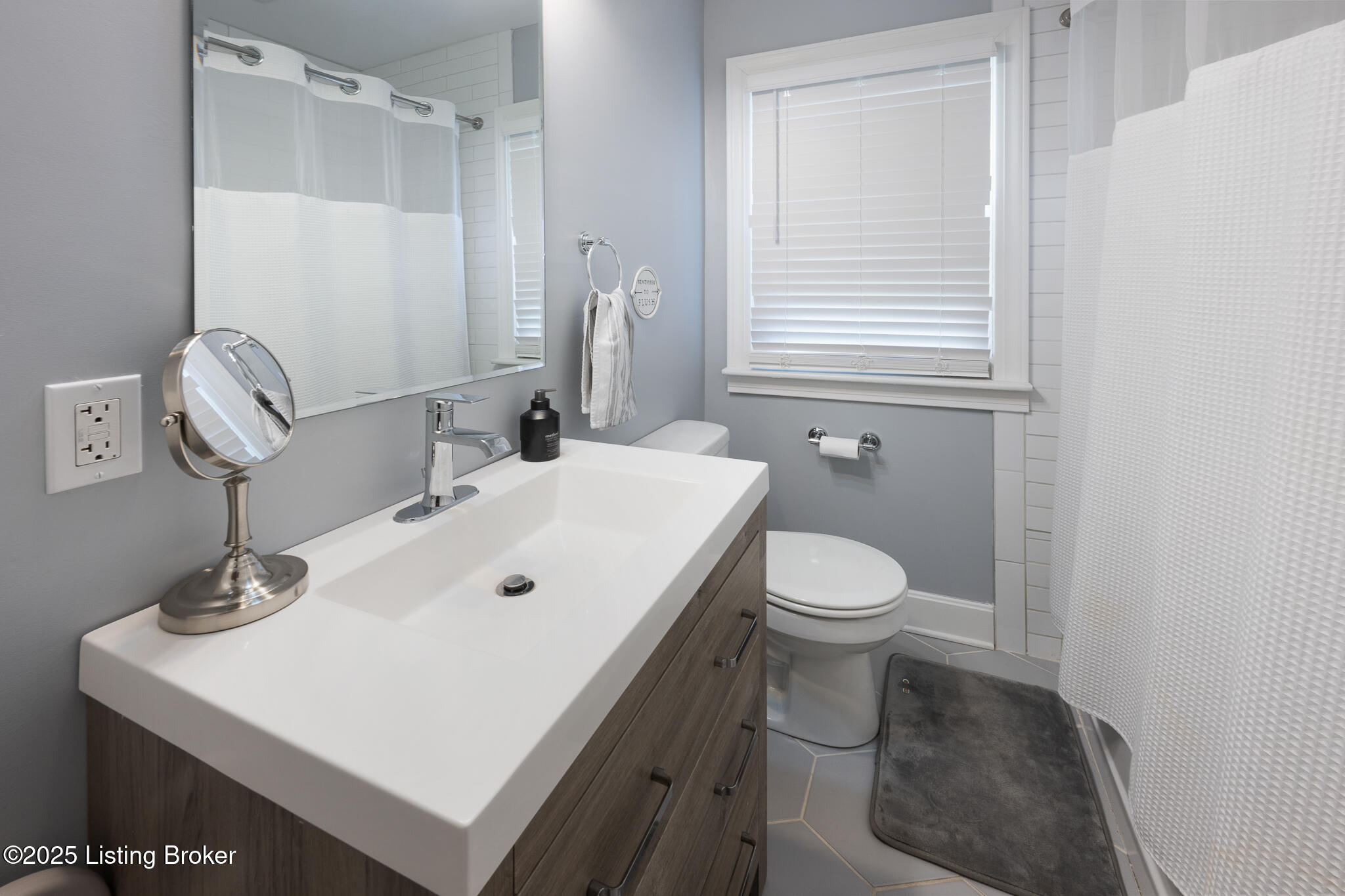 221 Norbourne Blvd Property Photo 22