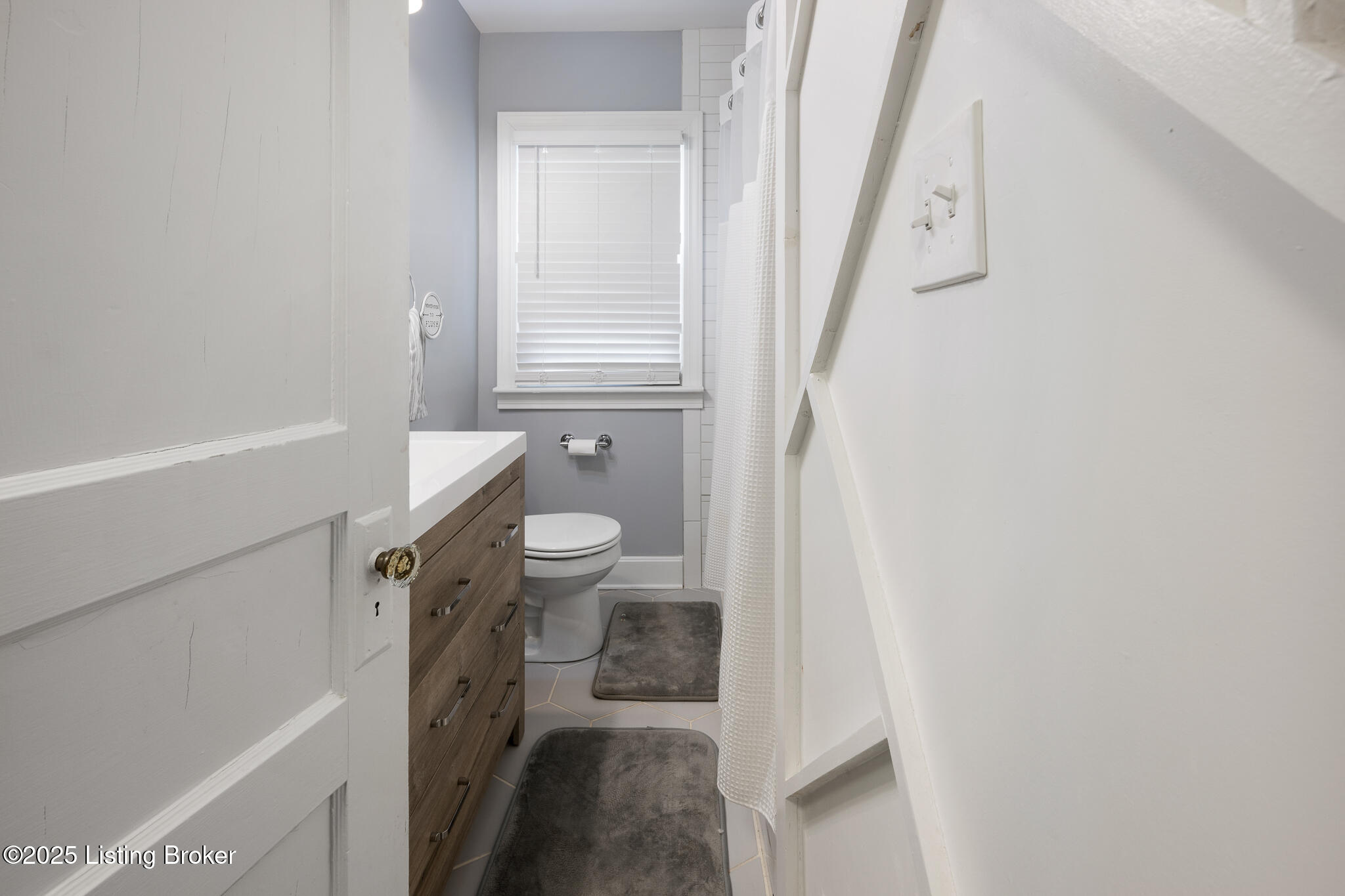 221 Norbourne Blvd Property Photo 23