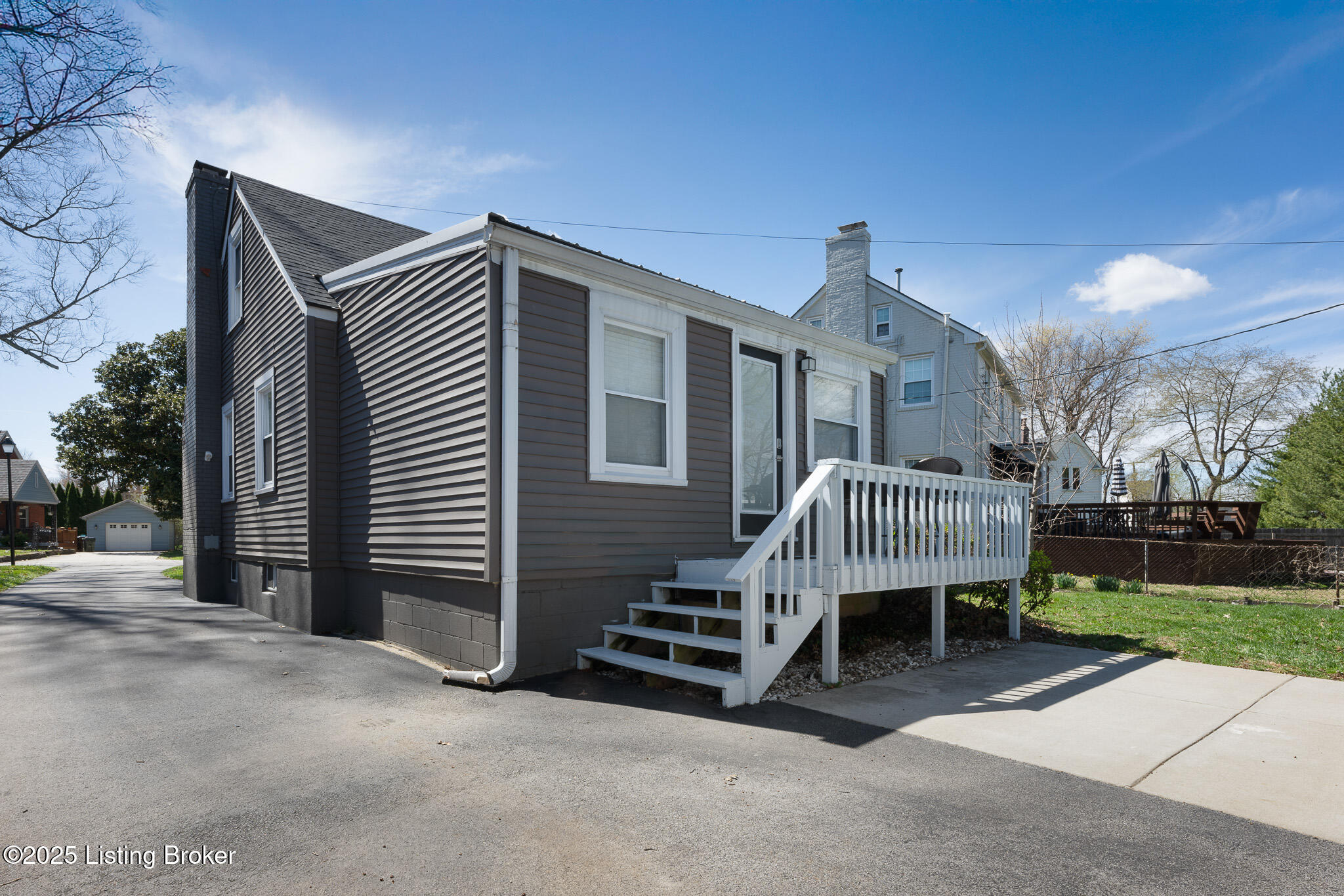 221 Norbourne Blvd Property Photo 39