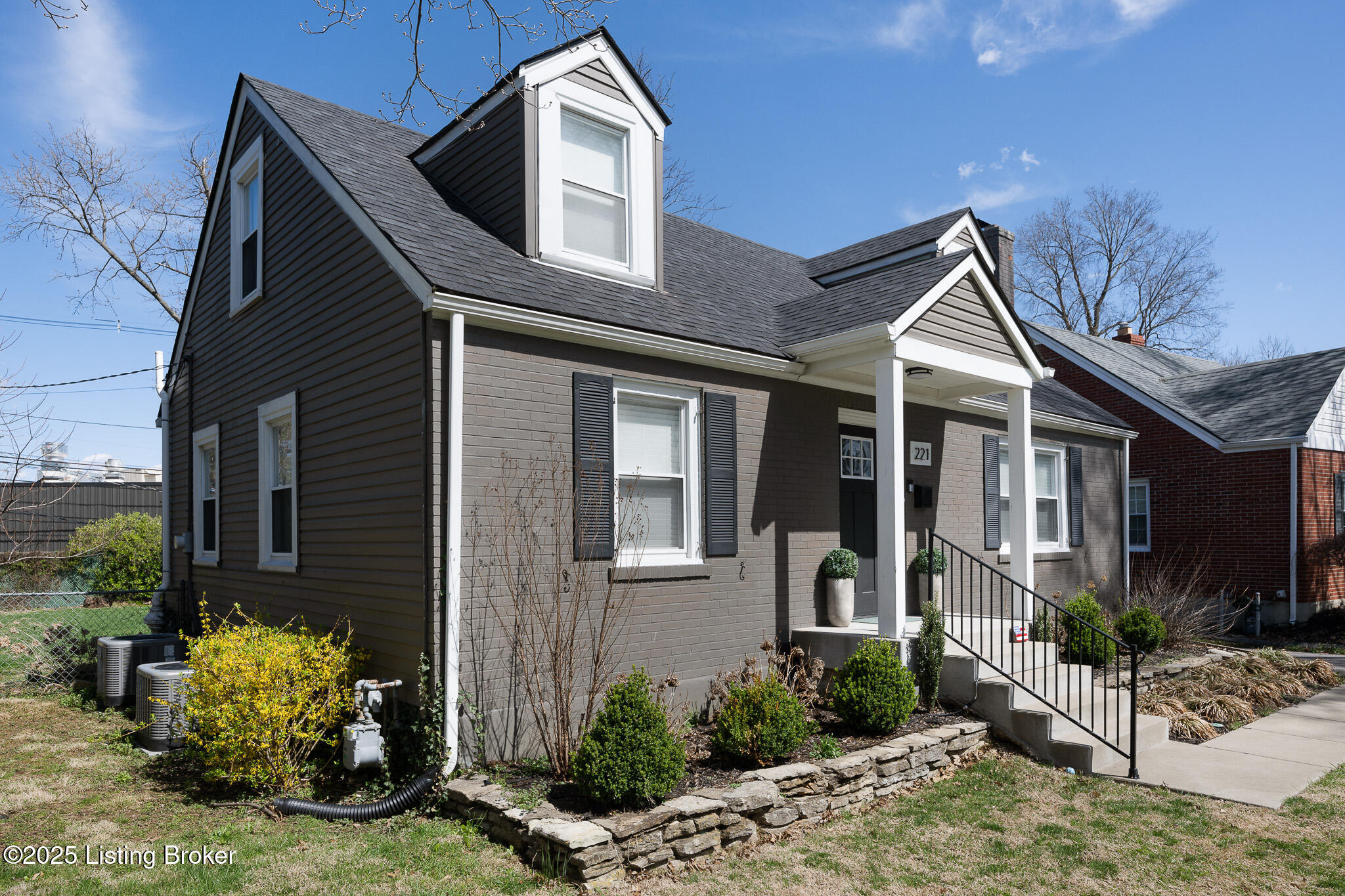 221 Norbourne Blvd Property Photo 47
