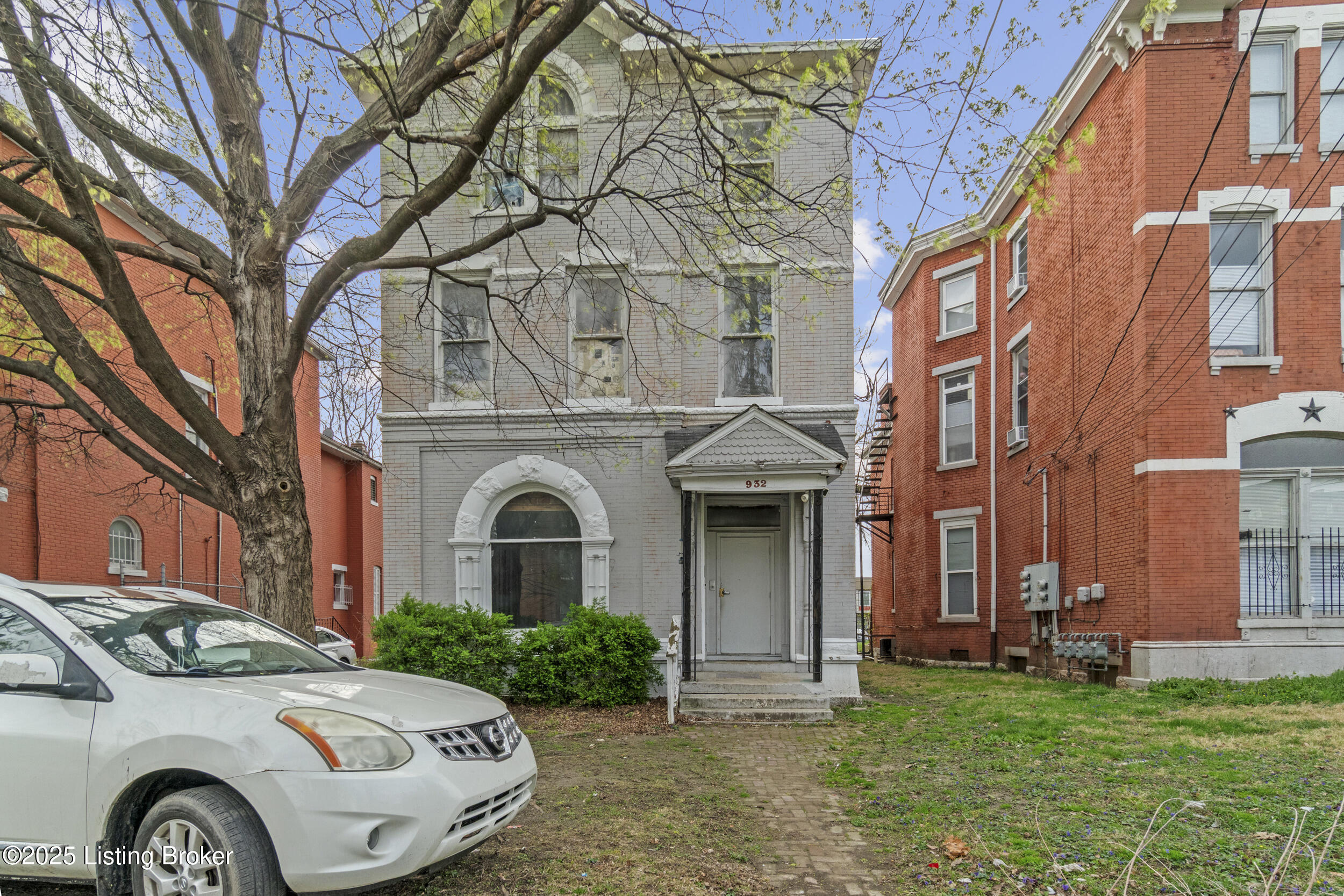932 S 1st St Property Photo