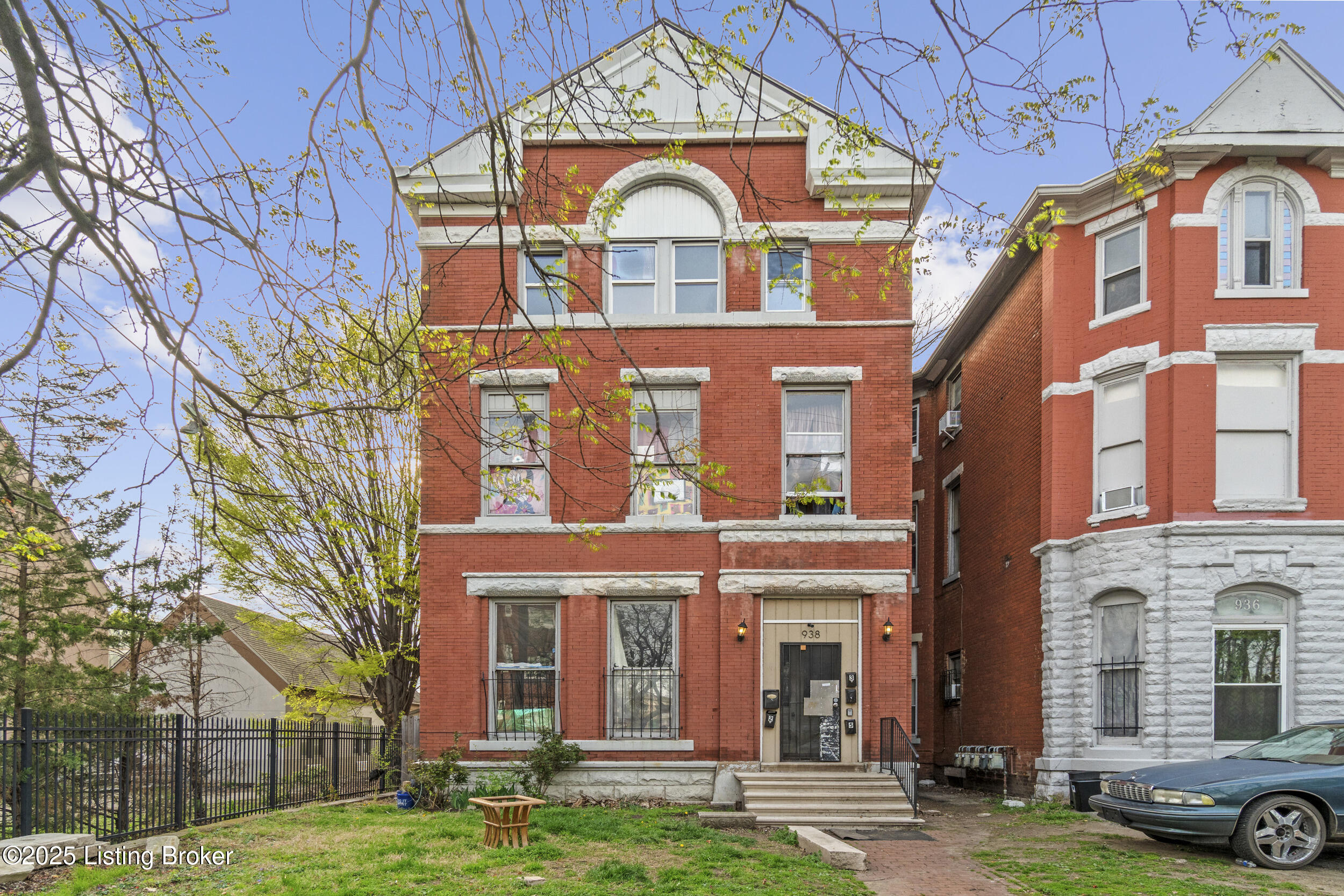 938 S 1st St Property Photo