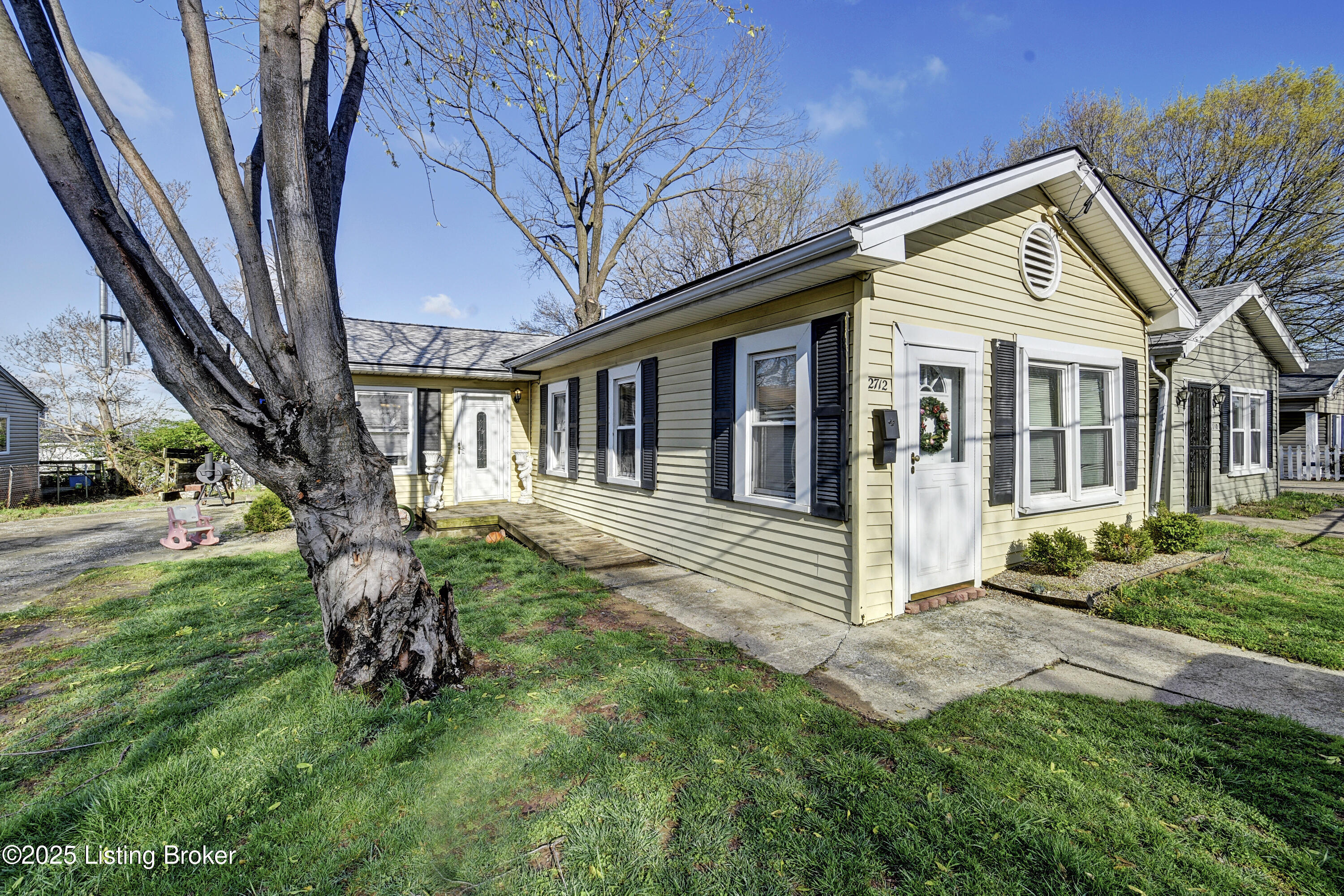 2712 New High St Property Photo