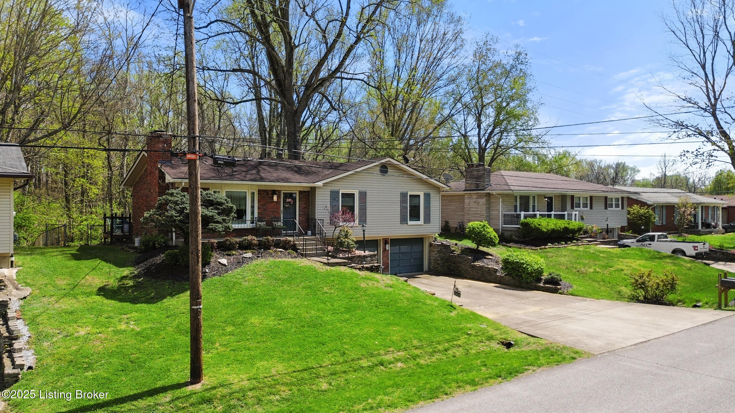 10219 Eve Adam Dr Property Photo 2