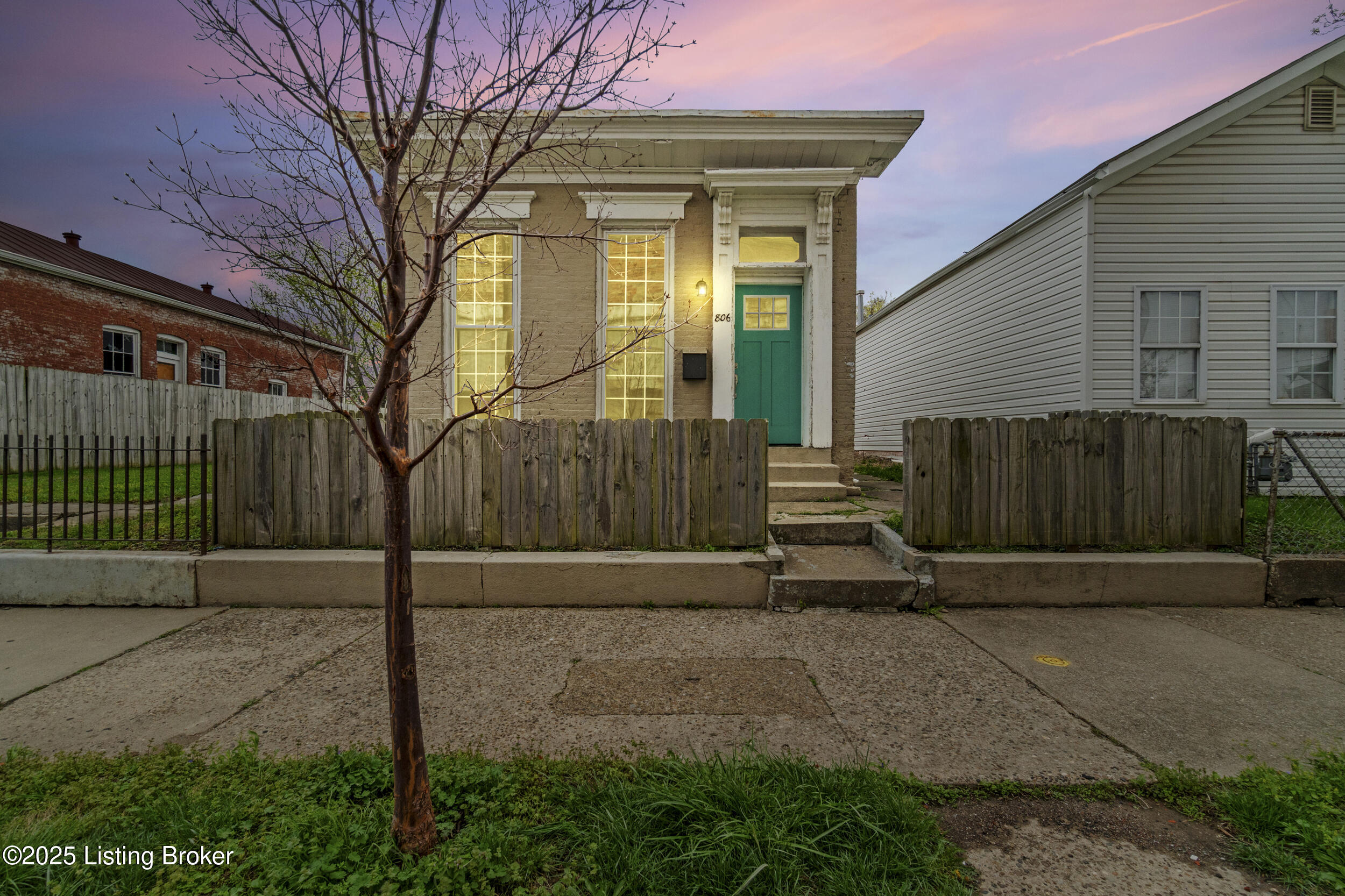 806 Logan St Property Photo