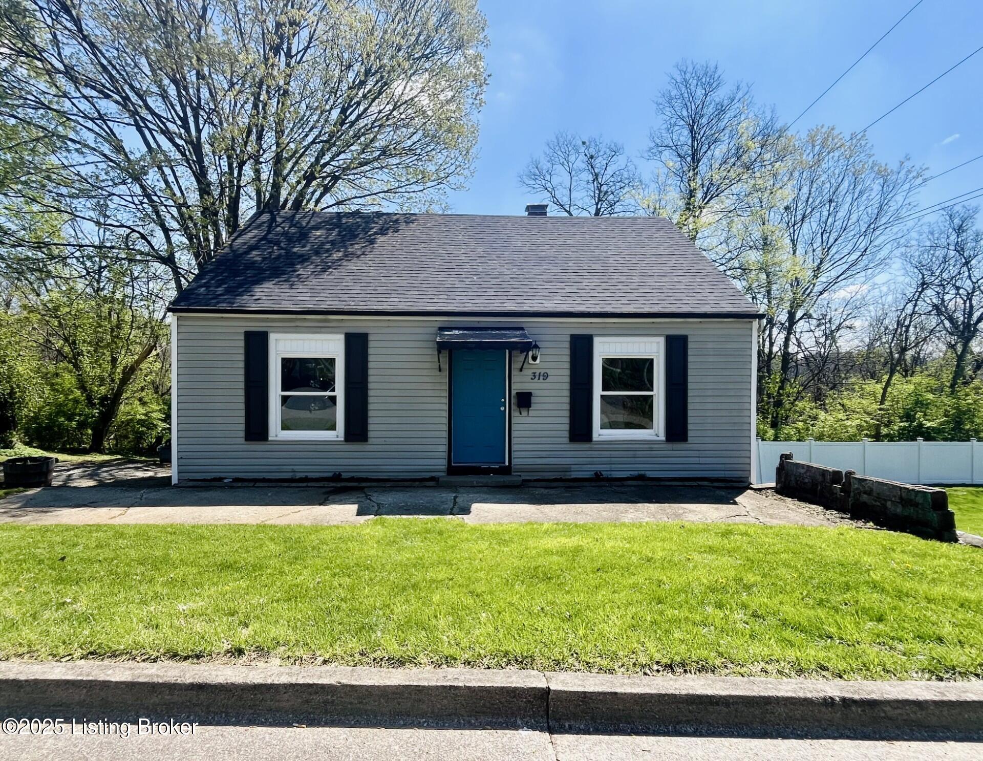 319 N 1st St Property Photo 1