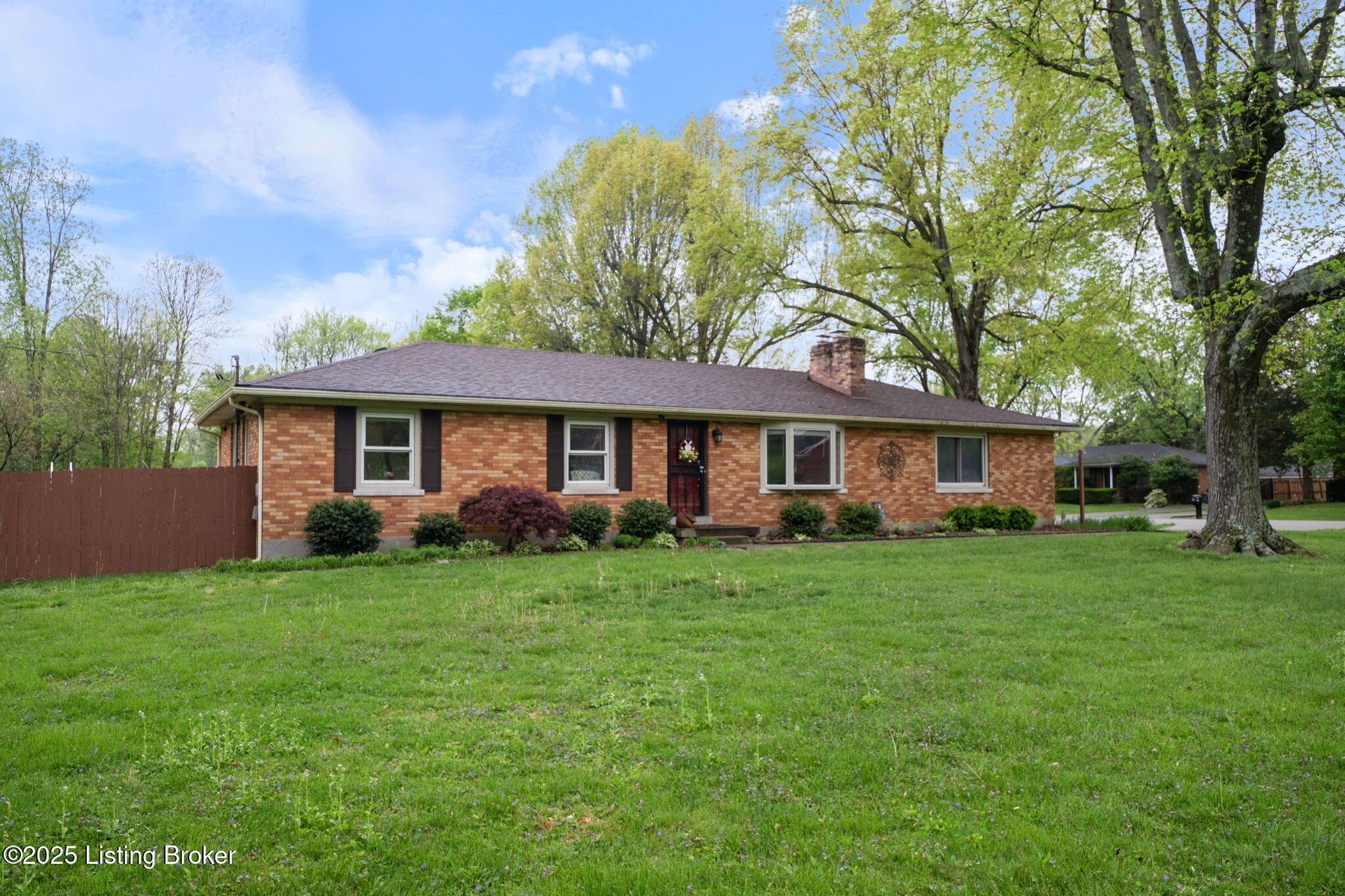 9601 Holiday Dr Property Photo
