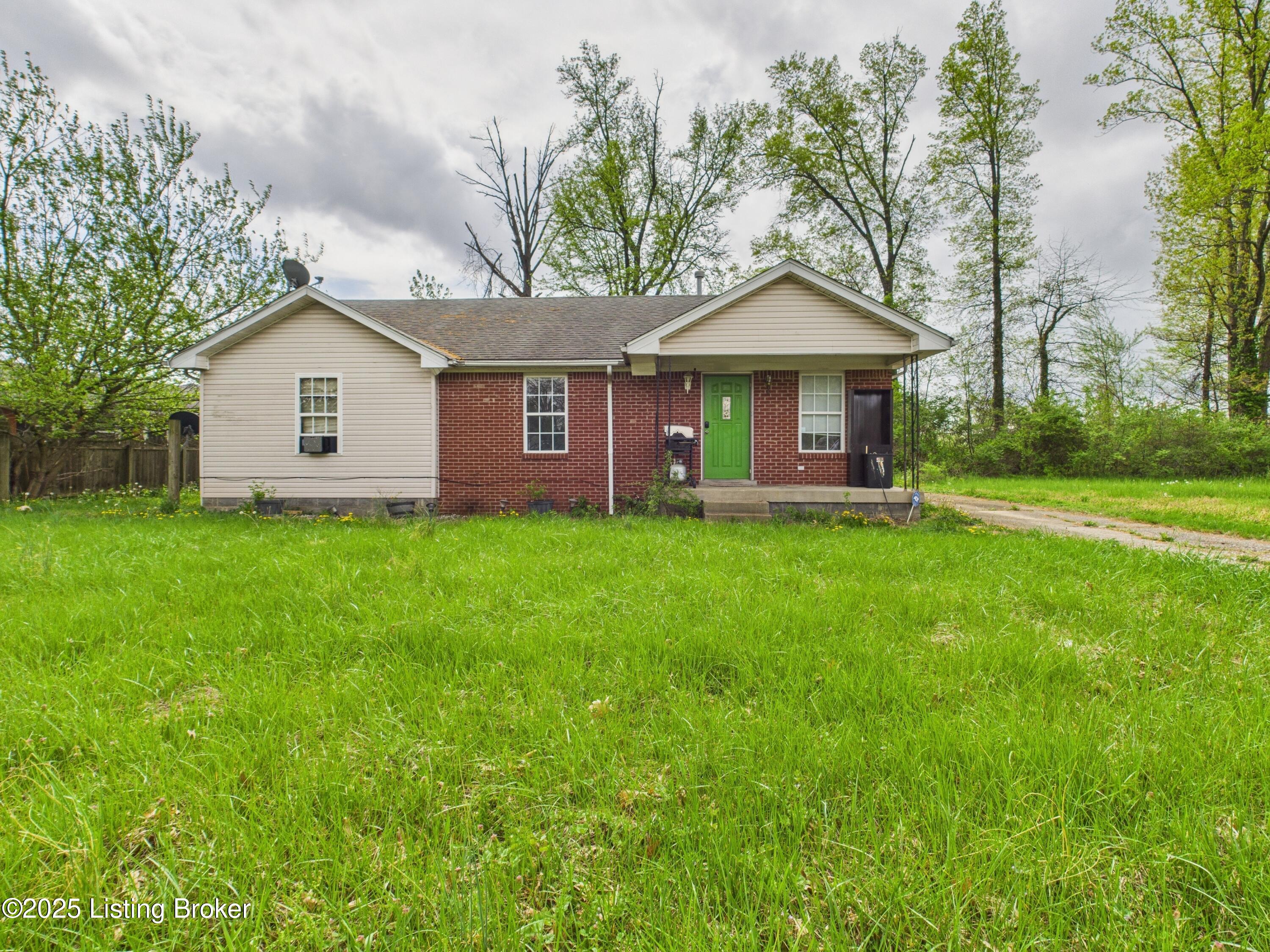 5302 E Indian Trail Property Photo