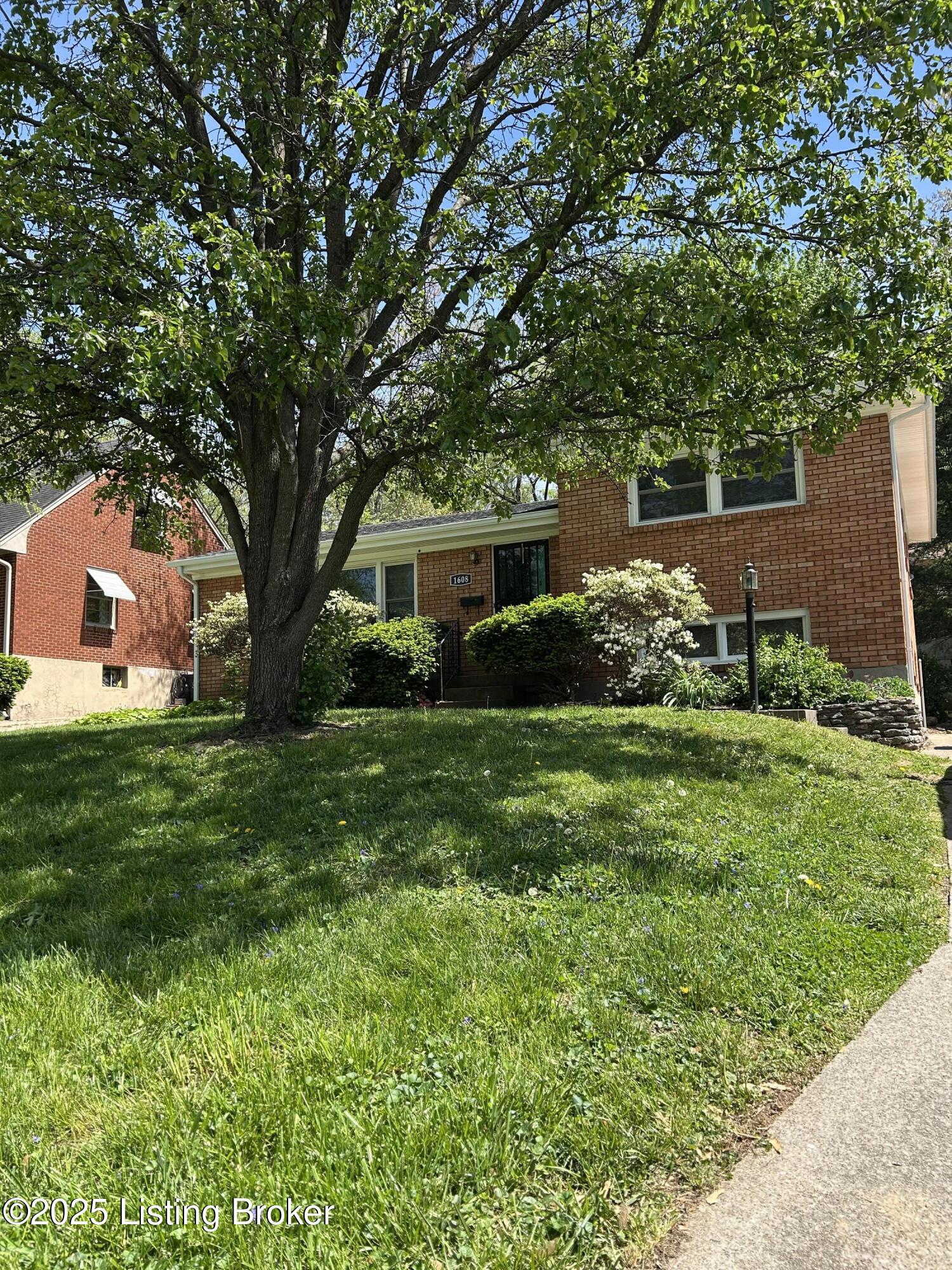 1608 Whippoorwill Rd Property Photo