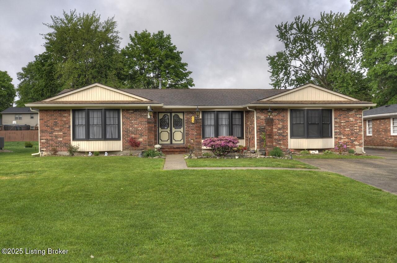 6706 Hollow Tree Rd Property Photo 1