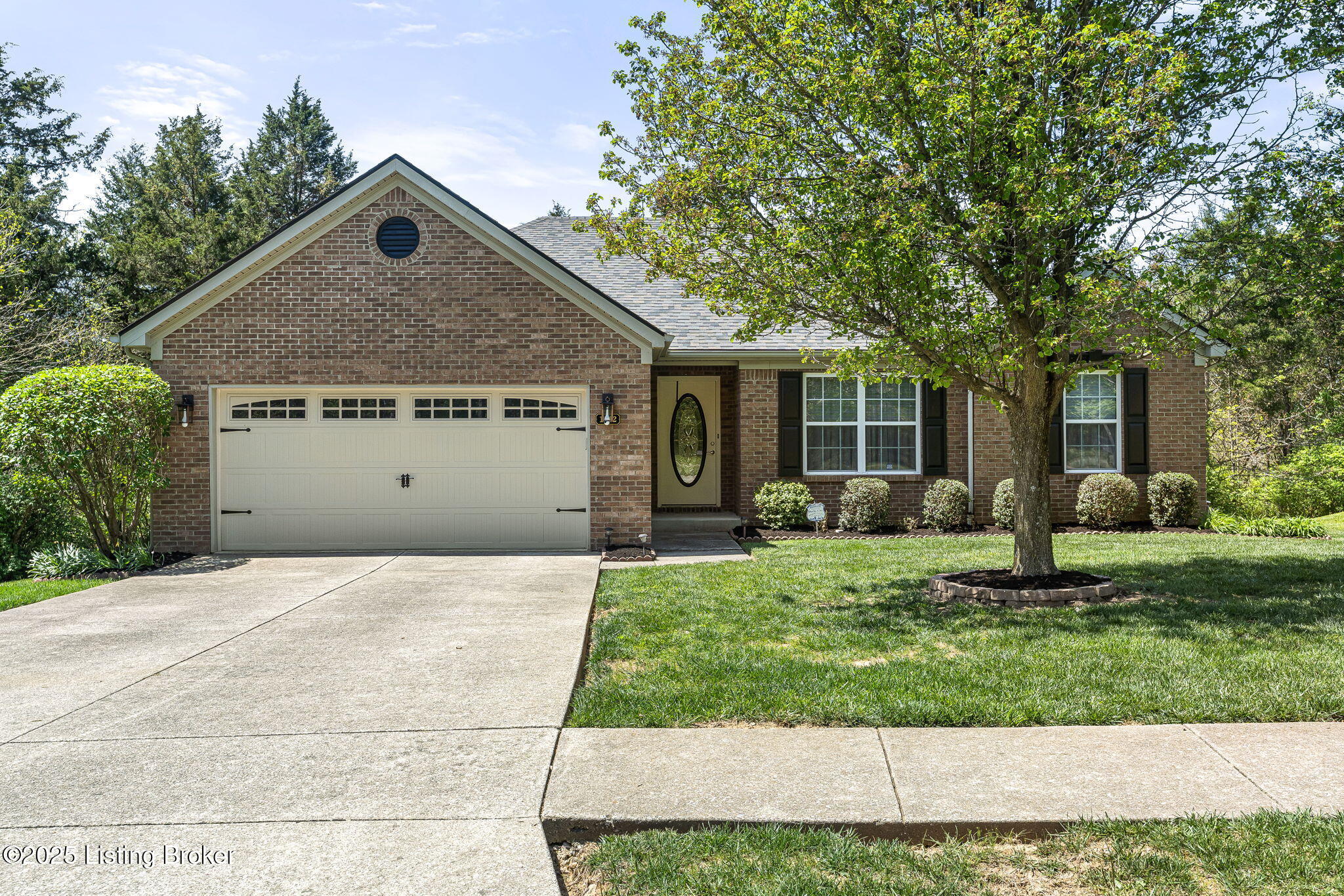 1112 Majestic Woods Dr Property Photo 1