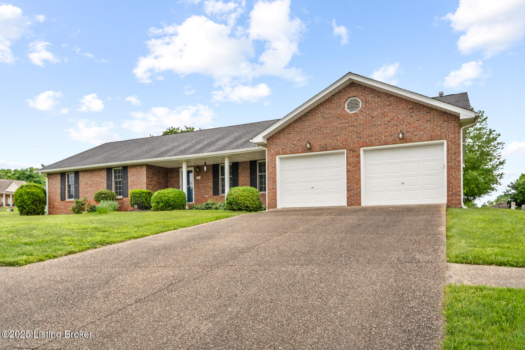 502 Delaware Ct Property Photo
