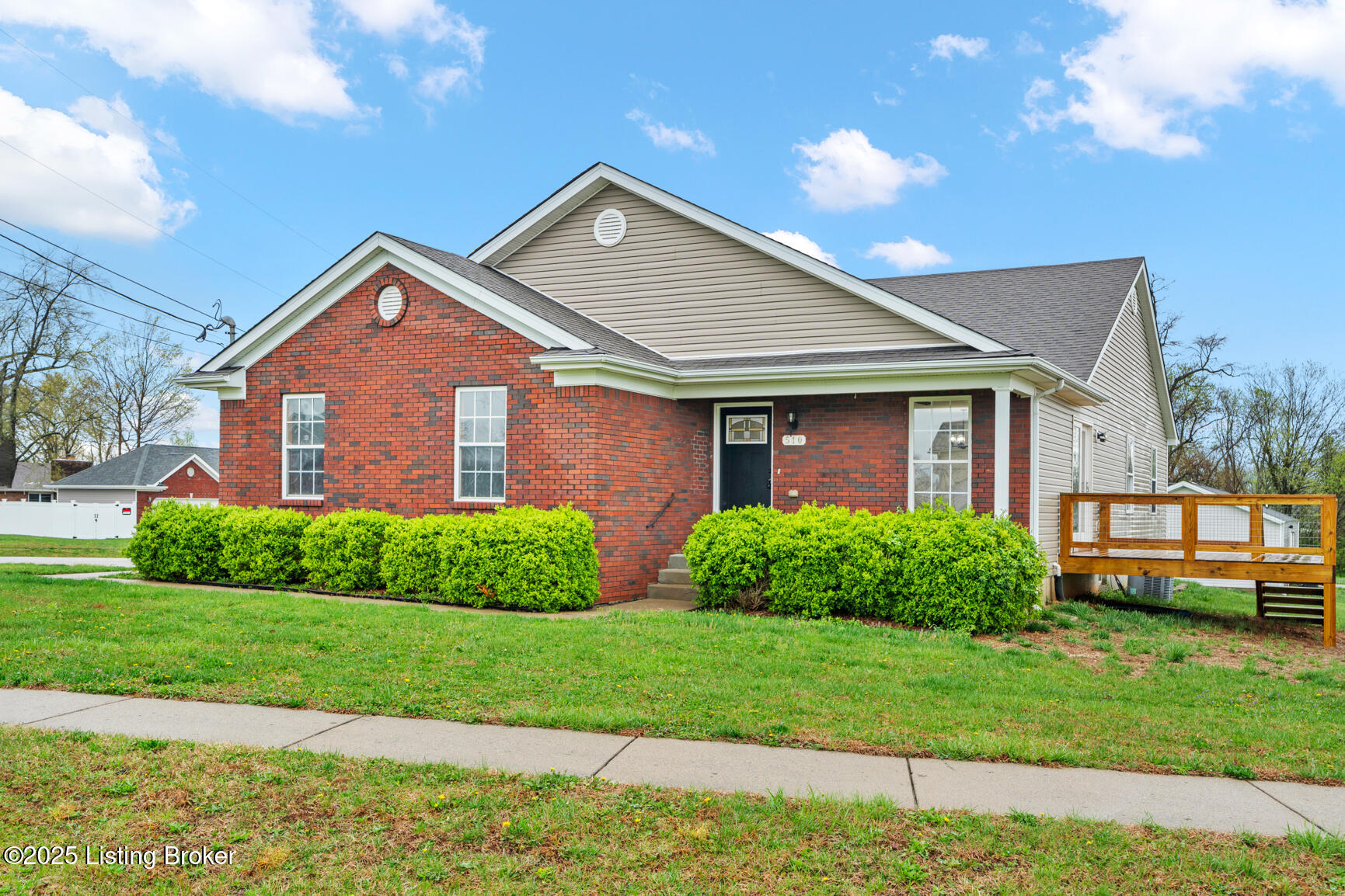 510 University Dr Property Photo
