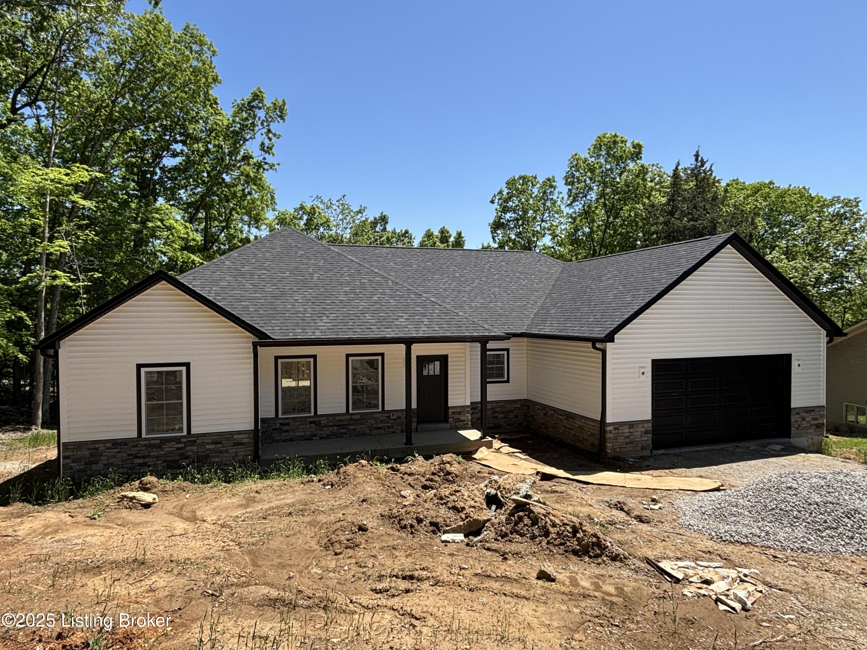181 White Pine Ln Property Photo 1