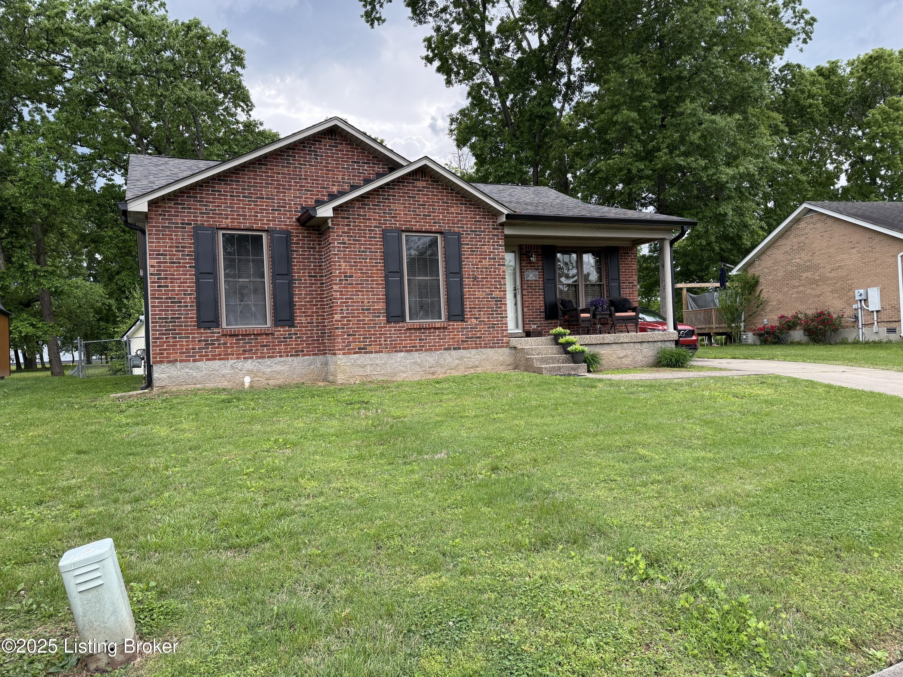 501 River Oaks Dr Property Photo 1