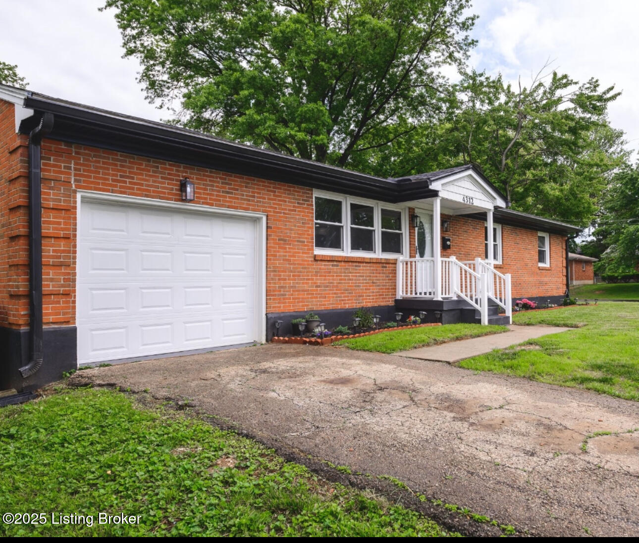 4312 Winter Garden Ct Property Photo 2